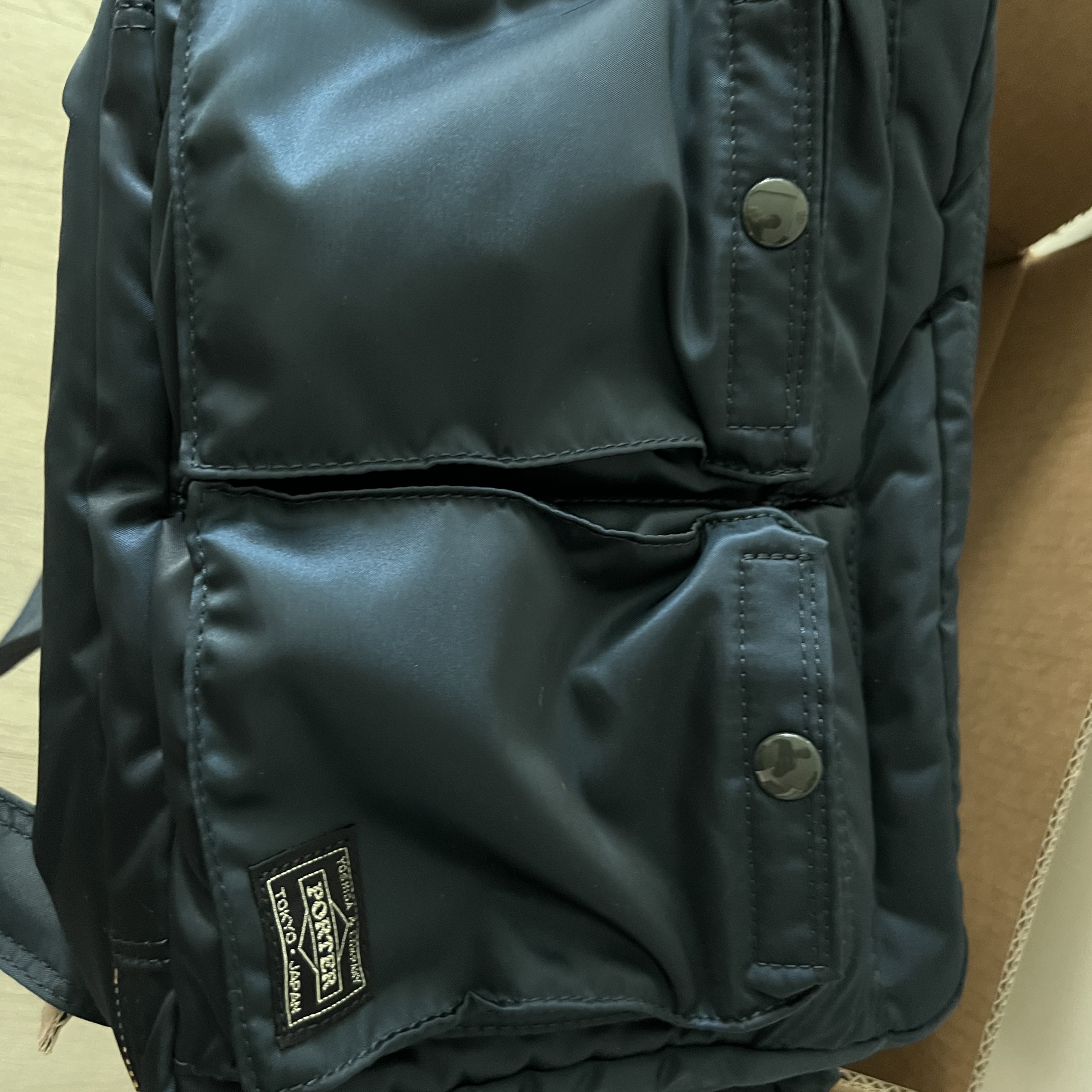 Porter Tanker Shoulder Bag L Iron Blue 착용 스타일