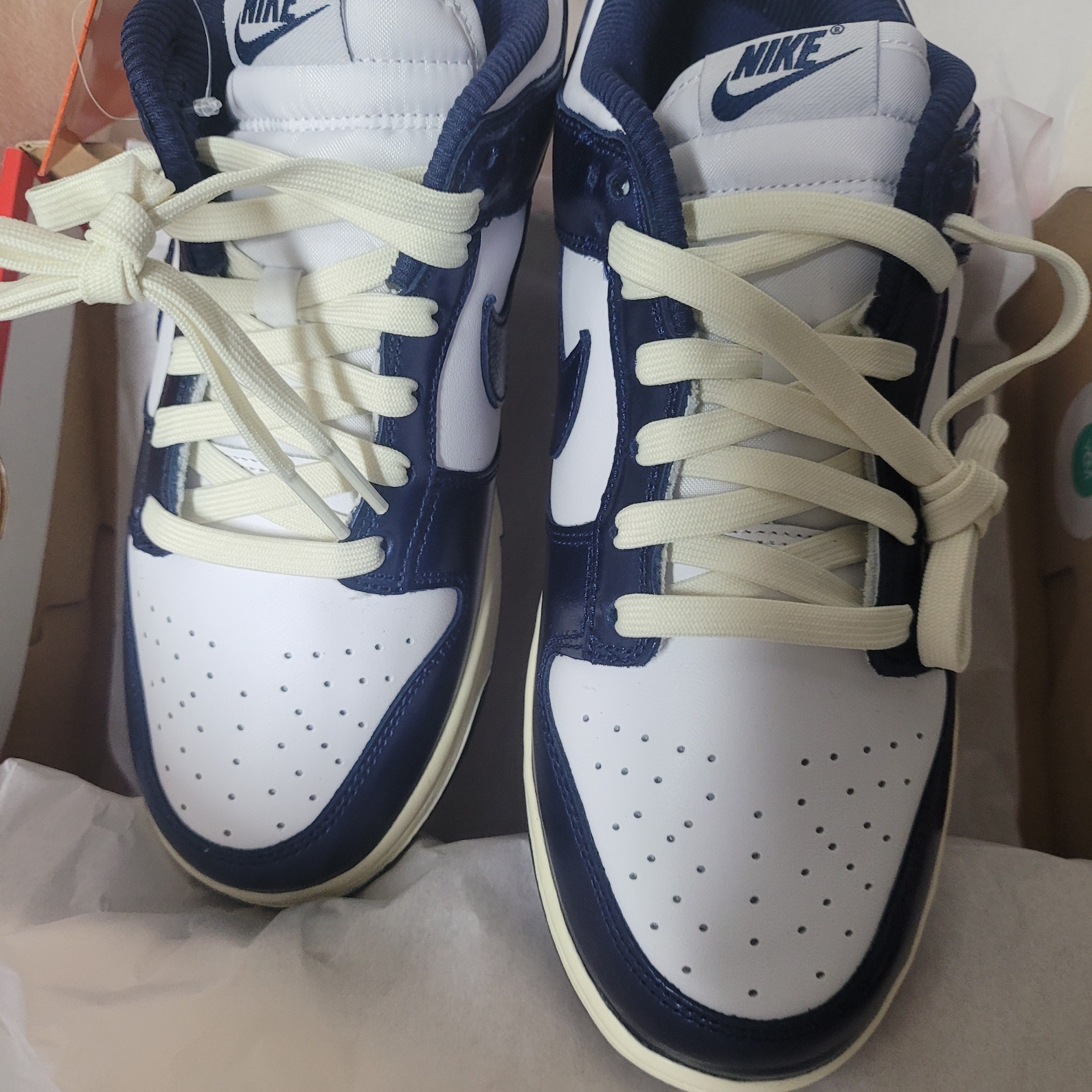 (W) Nike Dunk Low PRM Midnight Navy and White 착용 스타일