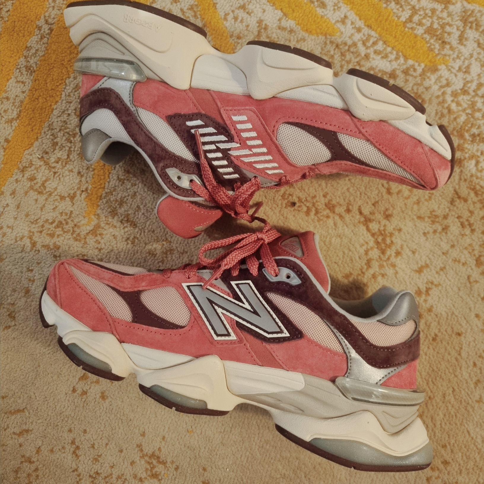 New Balance 9060 Cherry Blossom 착용 스타일
