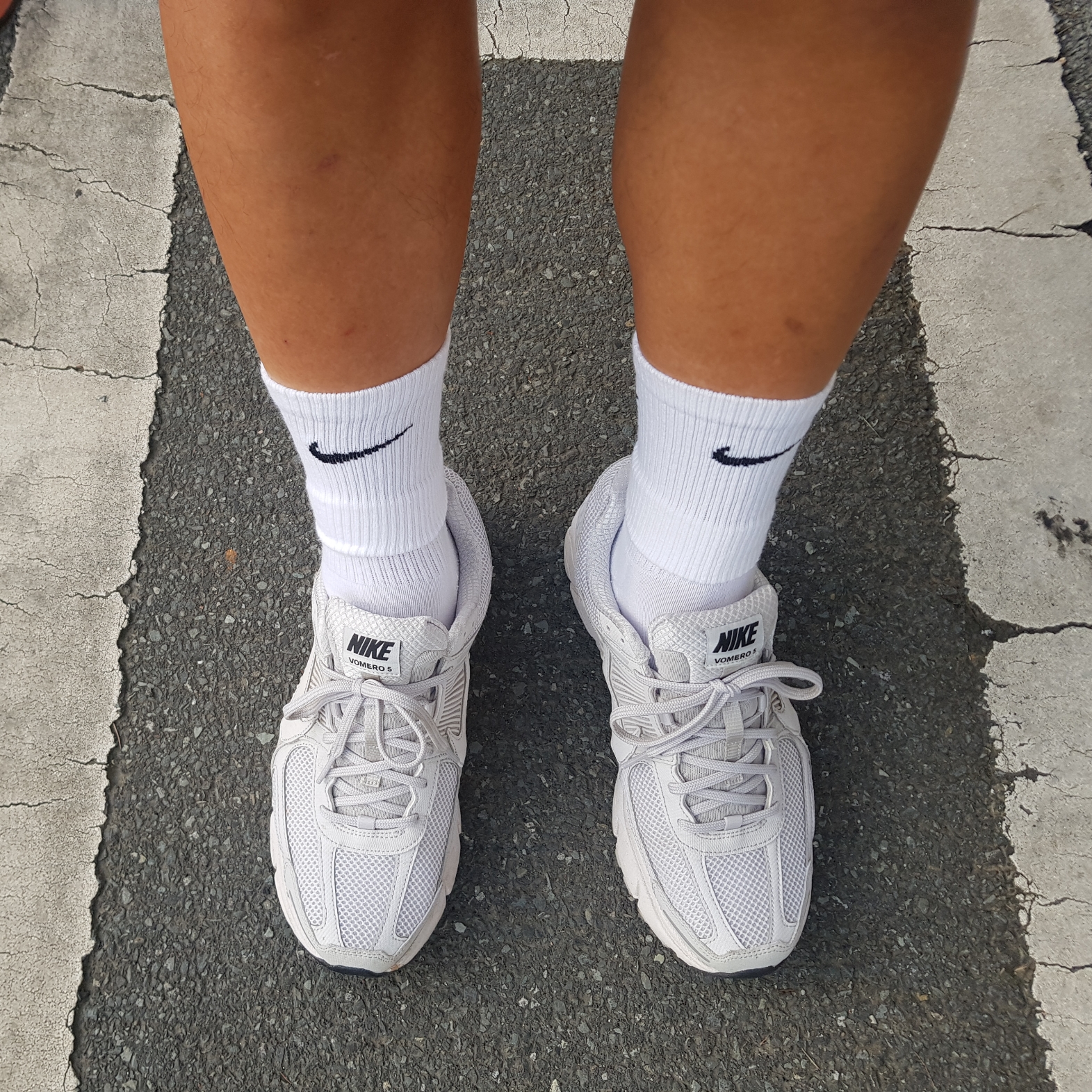 Nike x Stussy NRG Crew Socks White Black 착용 스타일 - 1