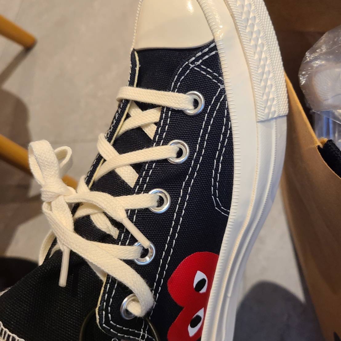 Converse x Play Comme des Garcons Chuck 70 Ox Black 착용 스타일 - 3
