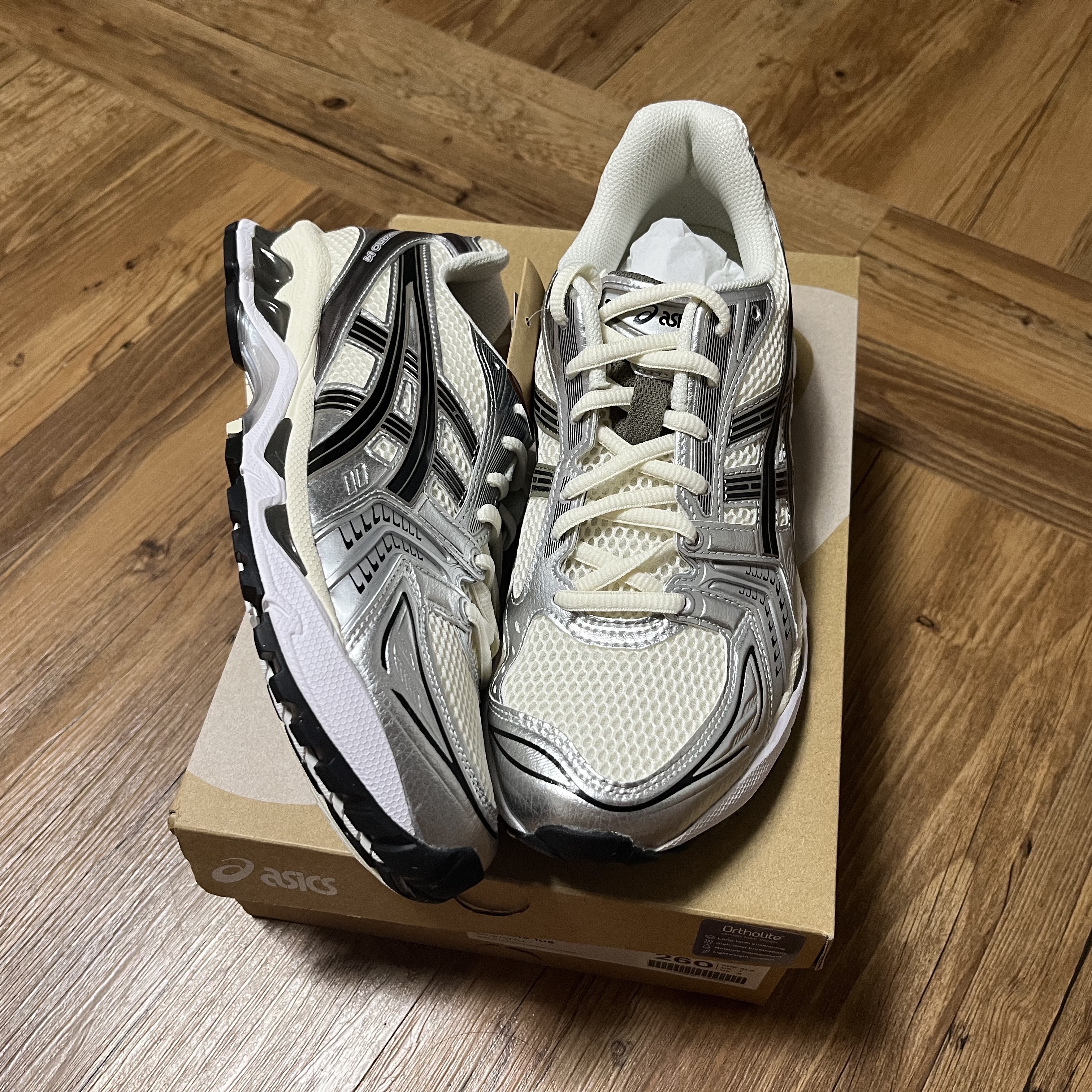 Asics Gel-Kayano 14 Cream Black 착용 스타일