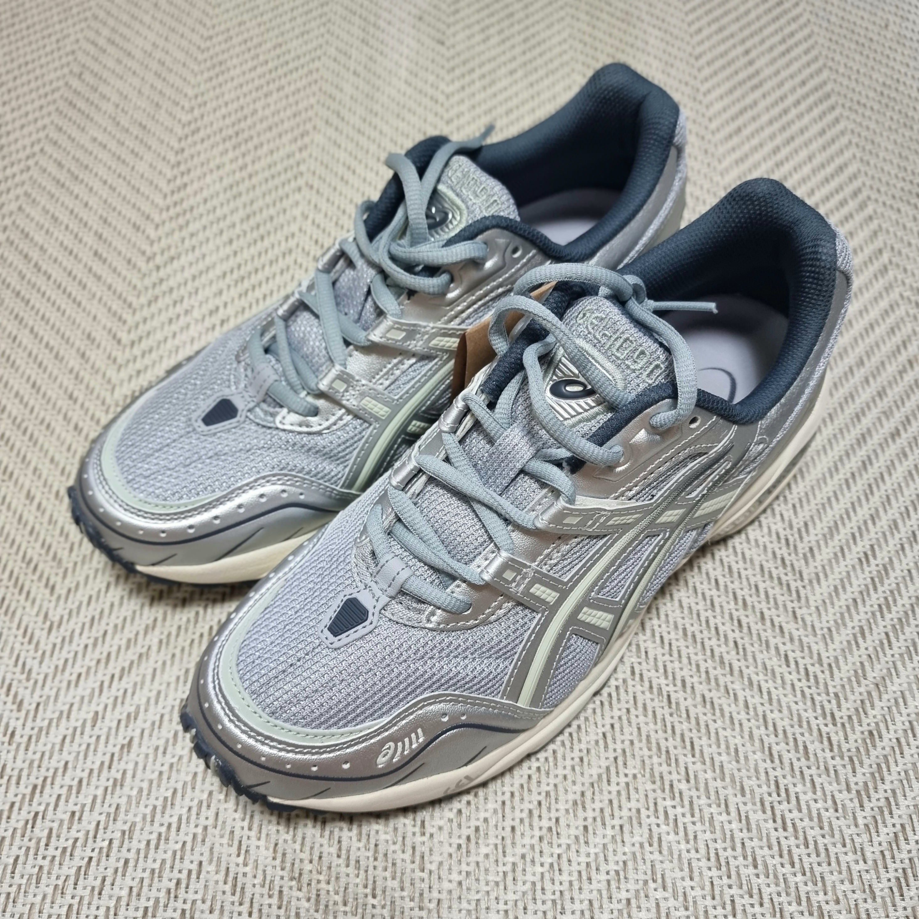 Asics Gel-1090 Piedmont Grey 착용 스타일