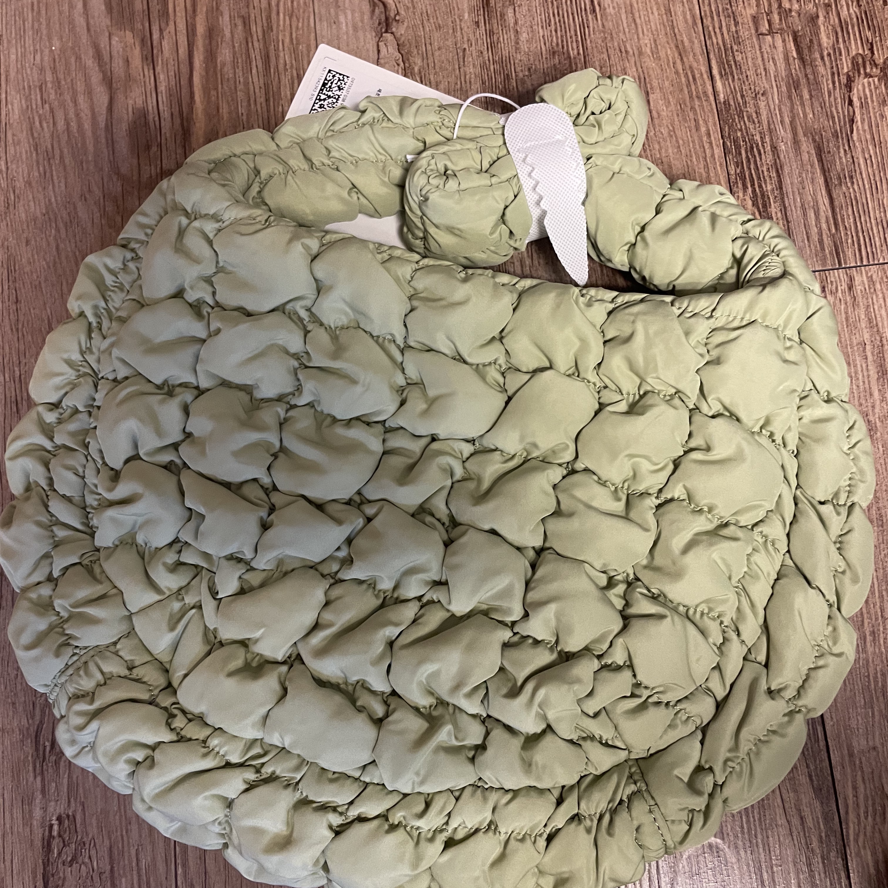 COS Quilted Mini Bag Light Green 착용 스타일