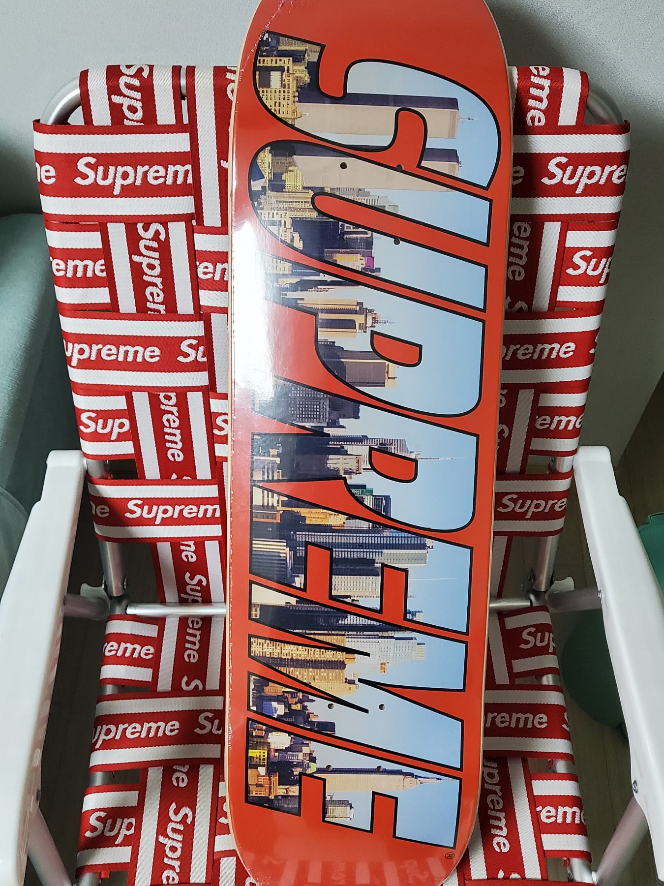 Supreme Gotham Skateboard Red - 23FW 착용 스타일