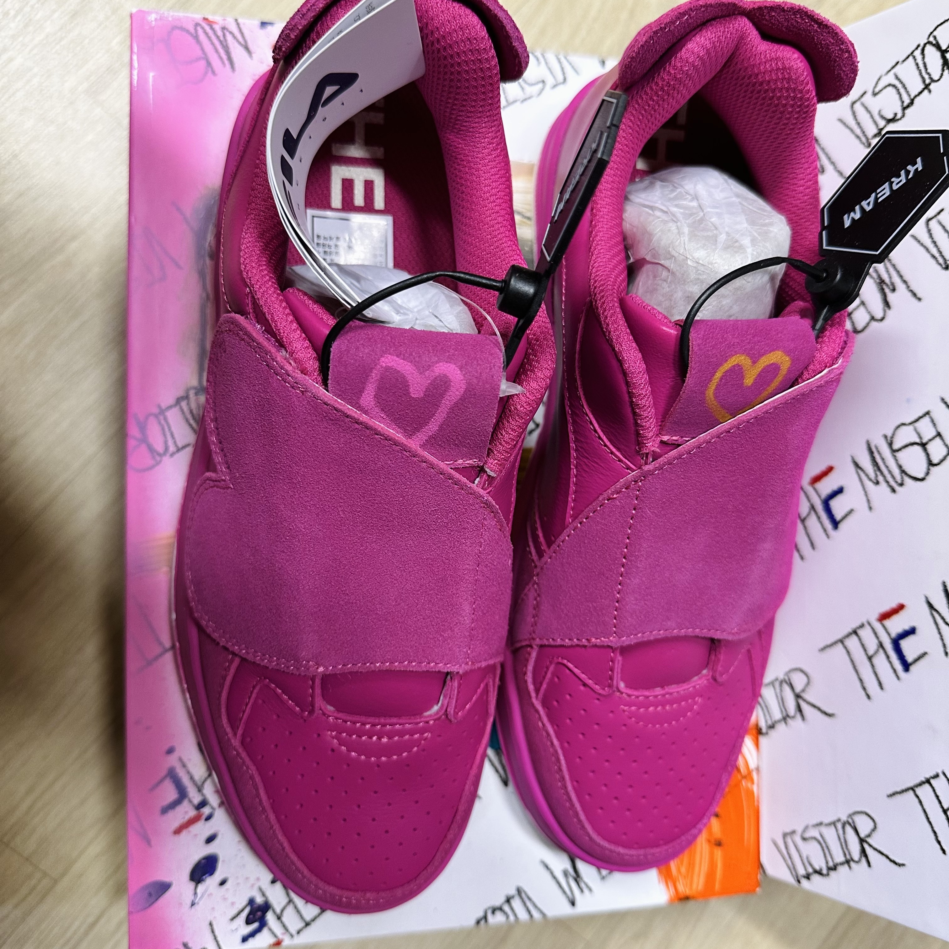 Fila x The Museum Visitor Match OG 1992 Pink 착용 스타일 - 1