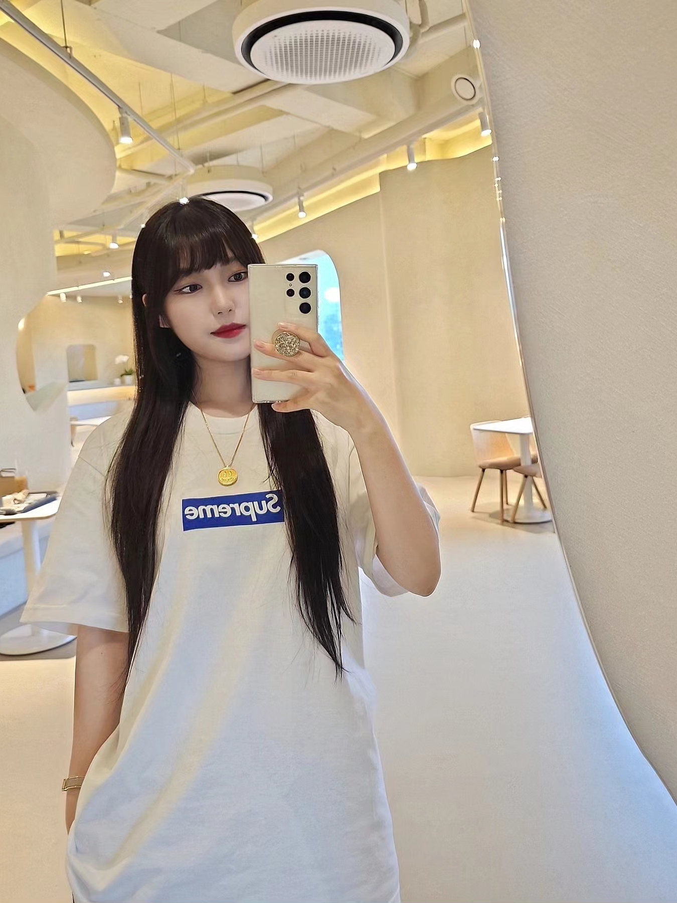 Supreme Seoul Box Logo T-Shirt White - 23FW, Supreme Spellout Embroidered Track Pants Black - 23FW 착용 스타일 - 2
