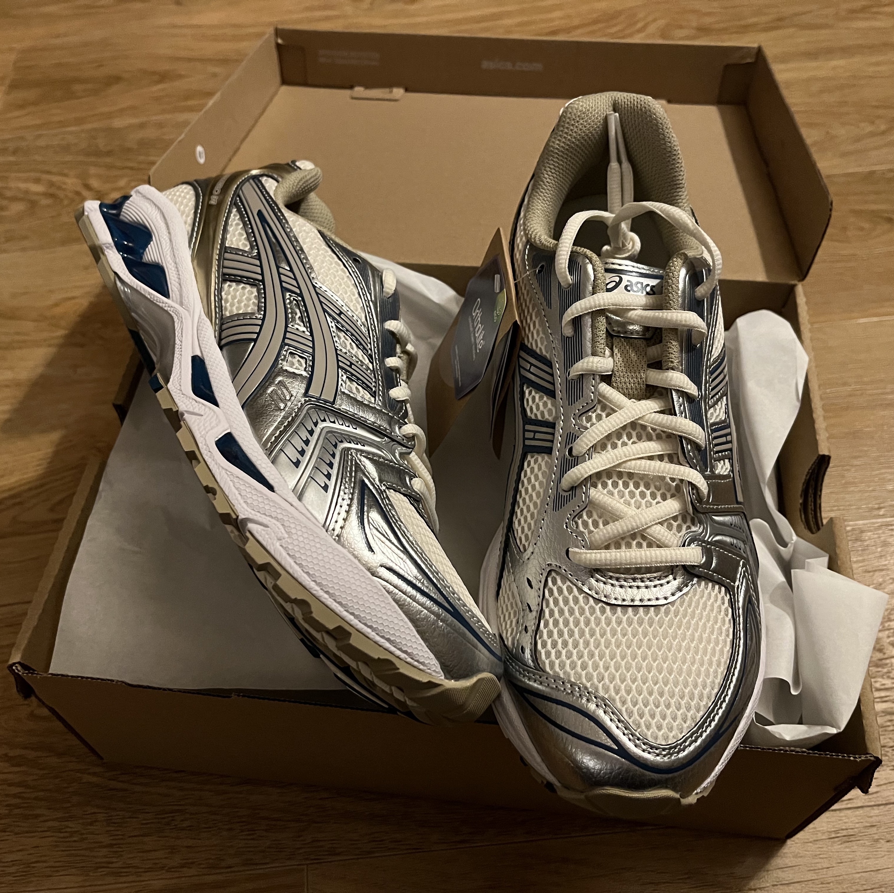 Asics Gel-Kayano 14 Cream Pure Silver 착용 스타일