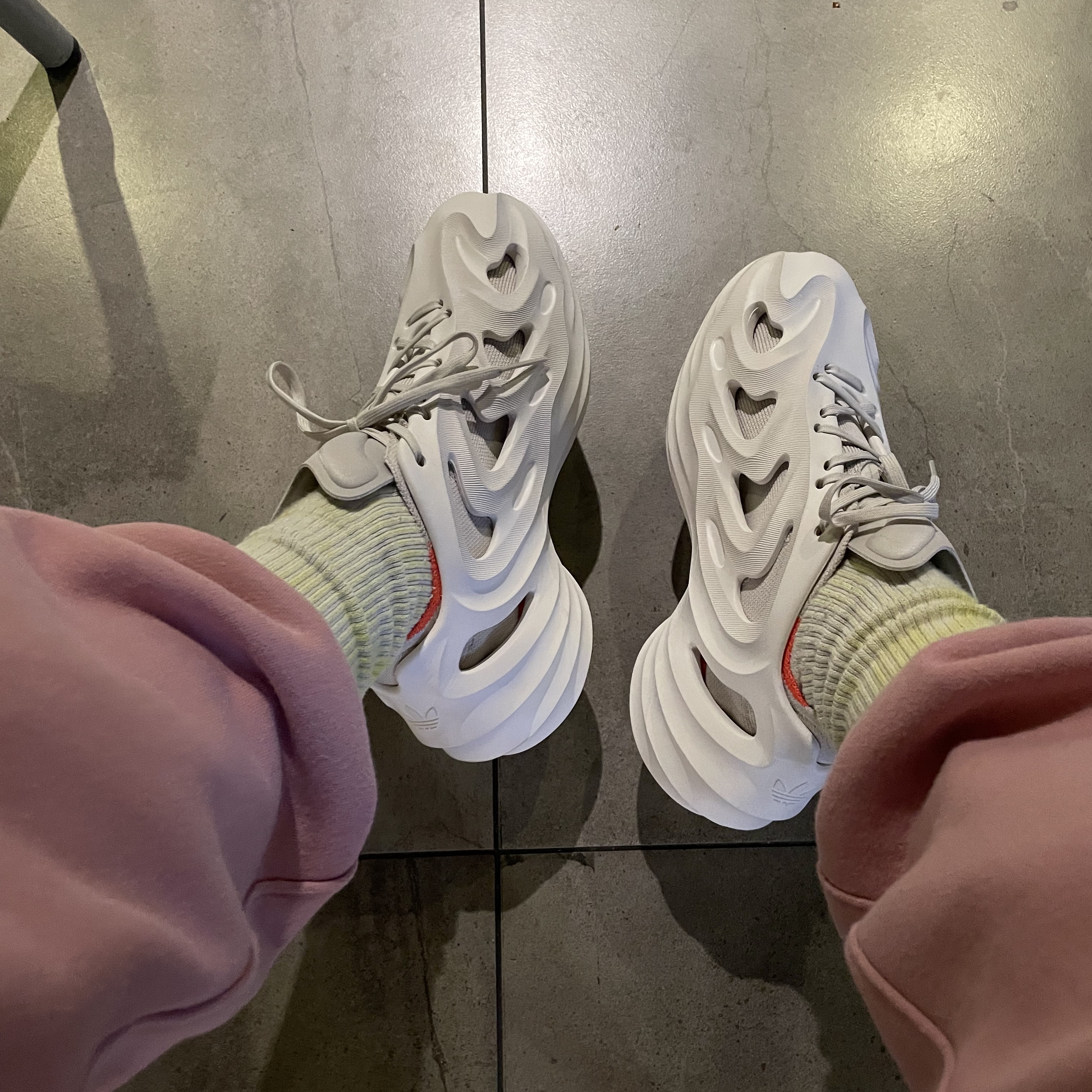 Adidas Adifom Q Off White 착용 스타일