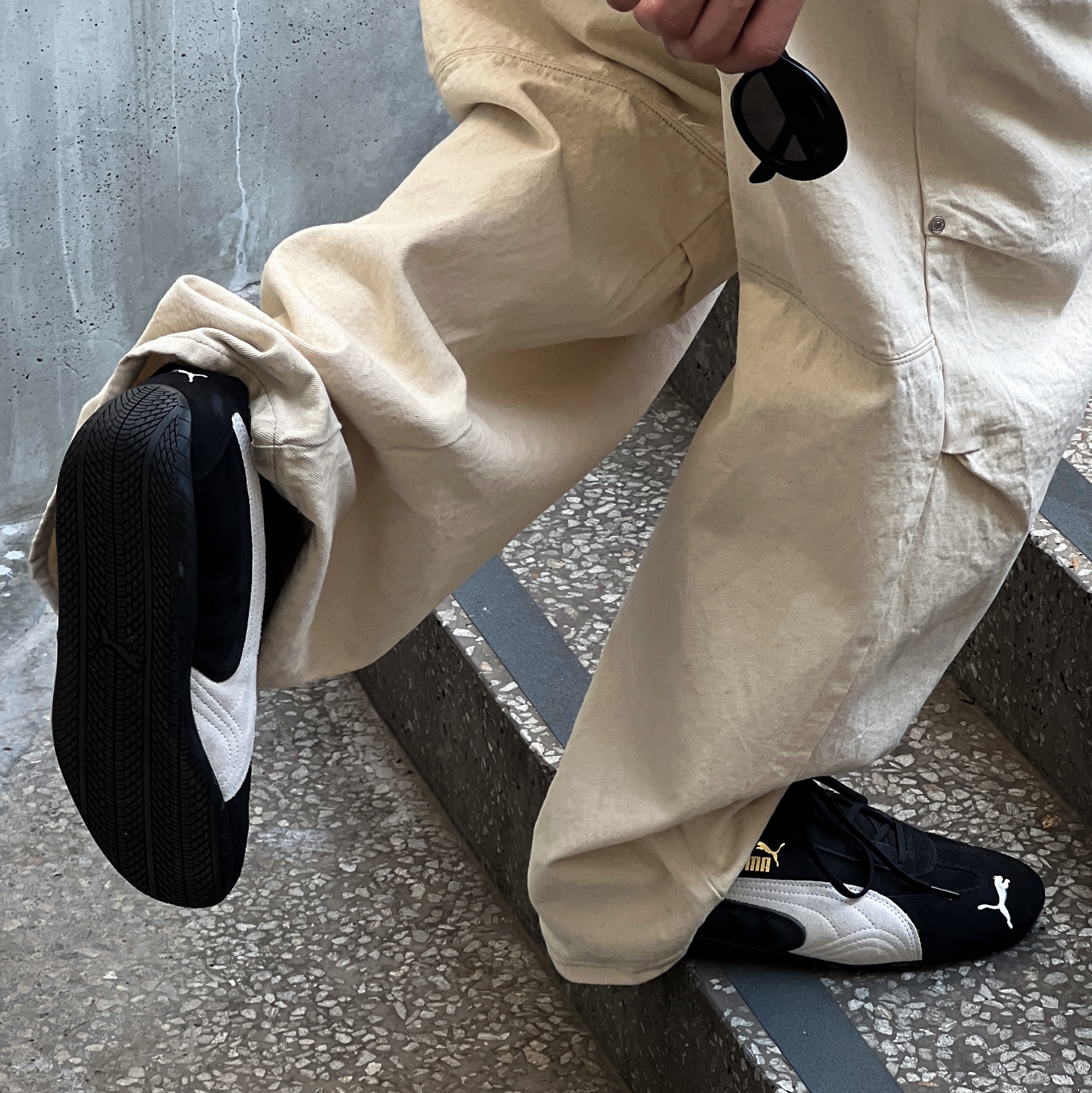 Puma Speedcat LS Black White 착용 스타일 - 3