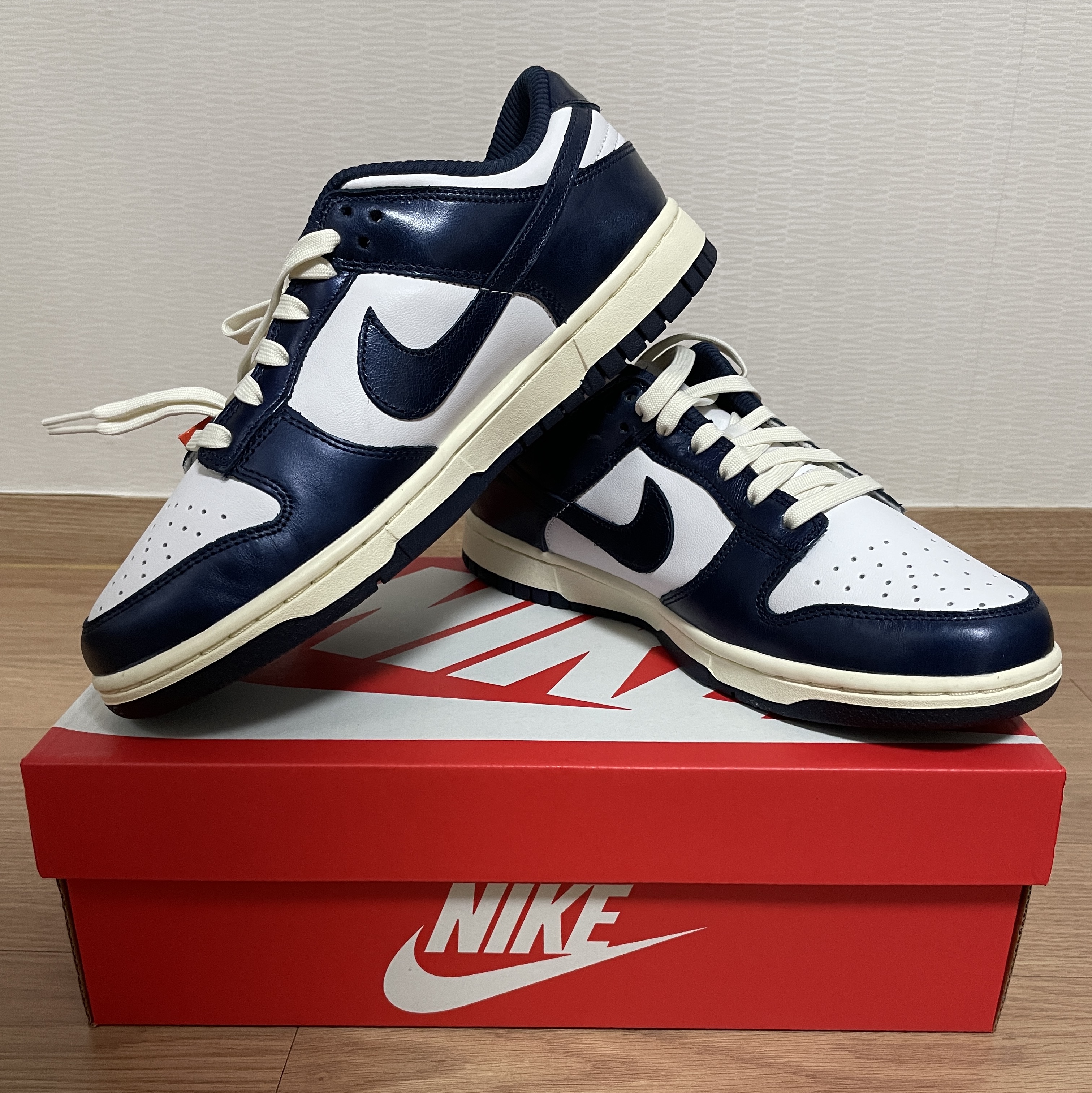 (W) Nike Dunk Low PRM Midnight Navy and White 착용 스타일