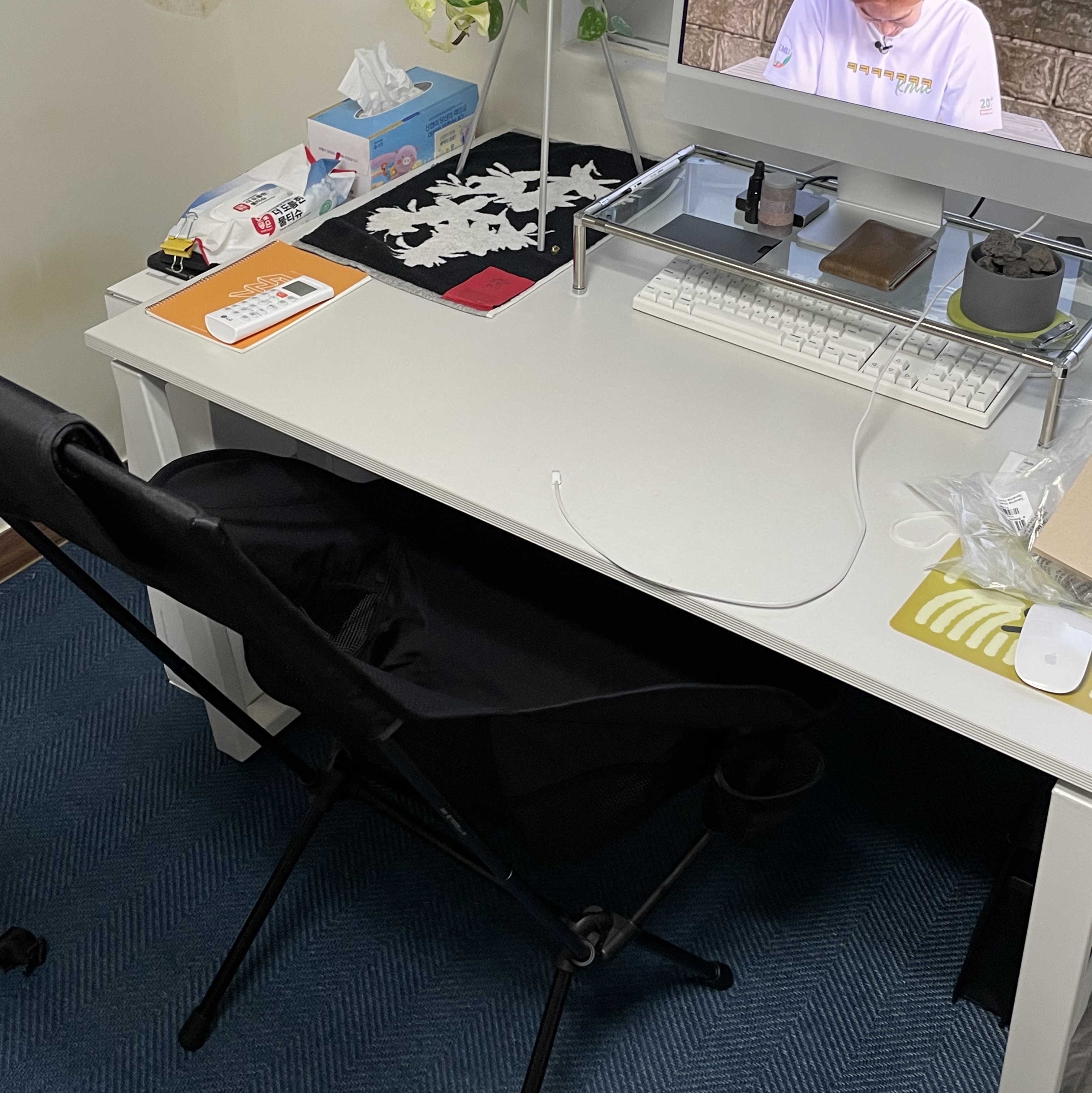 Helinox Savanna Chair All Black 착용 스타일