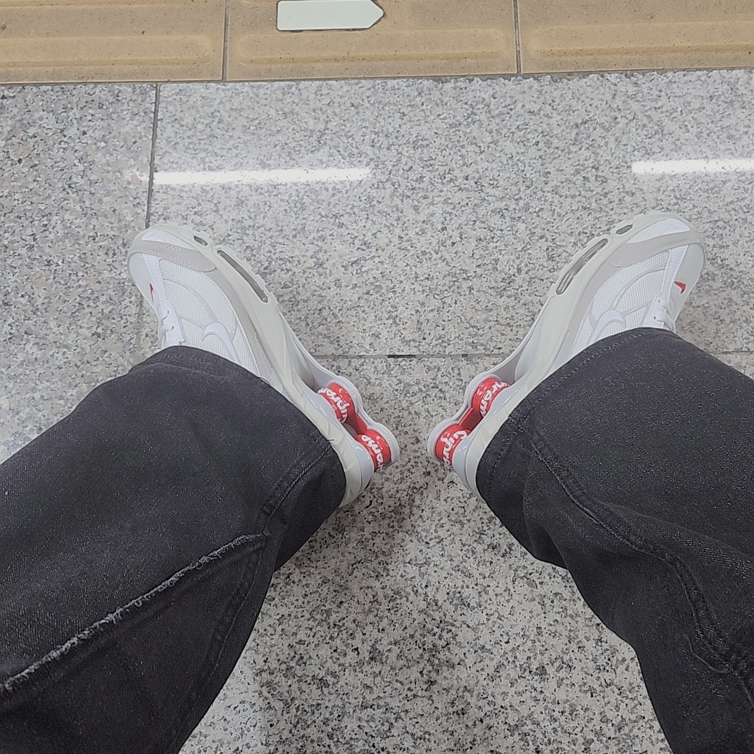 Nike x Supreme Shox Ride 2 SP White 착용 스타일