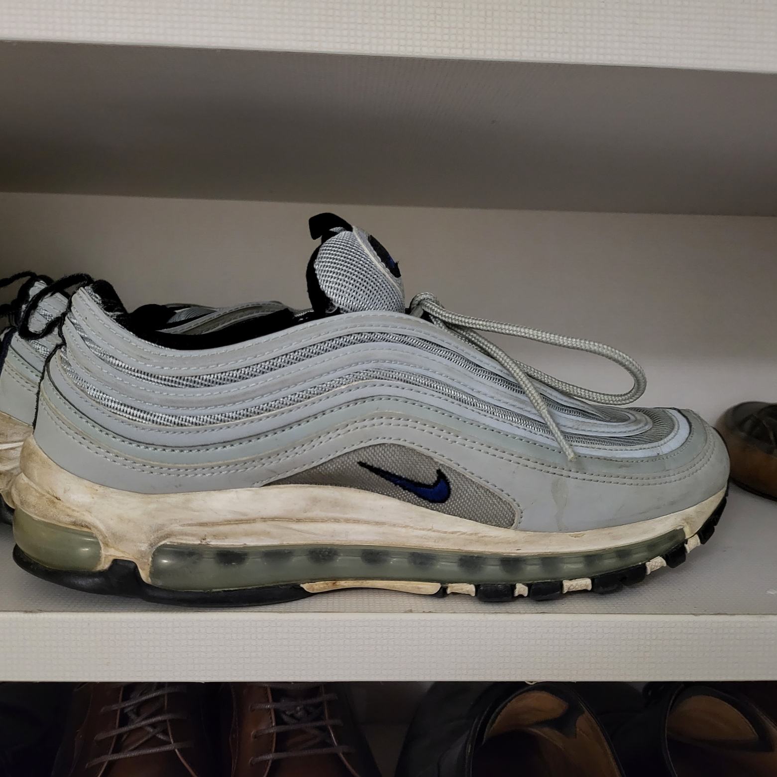 Nike Air Max 97 Metallic Silver Racer Blue 착용 스타일