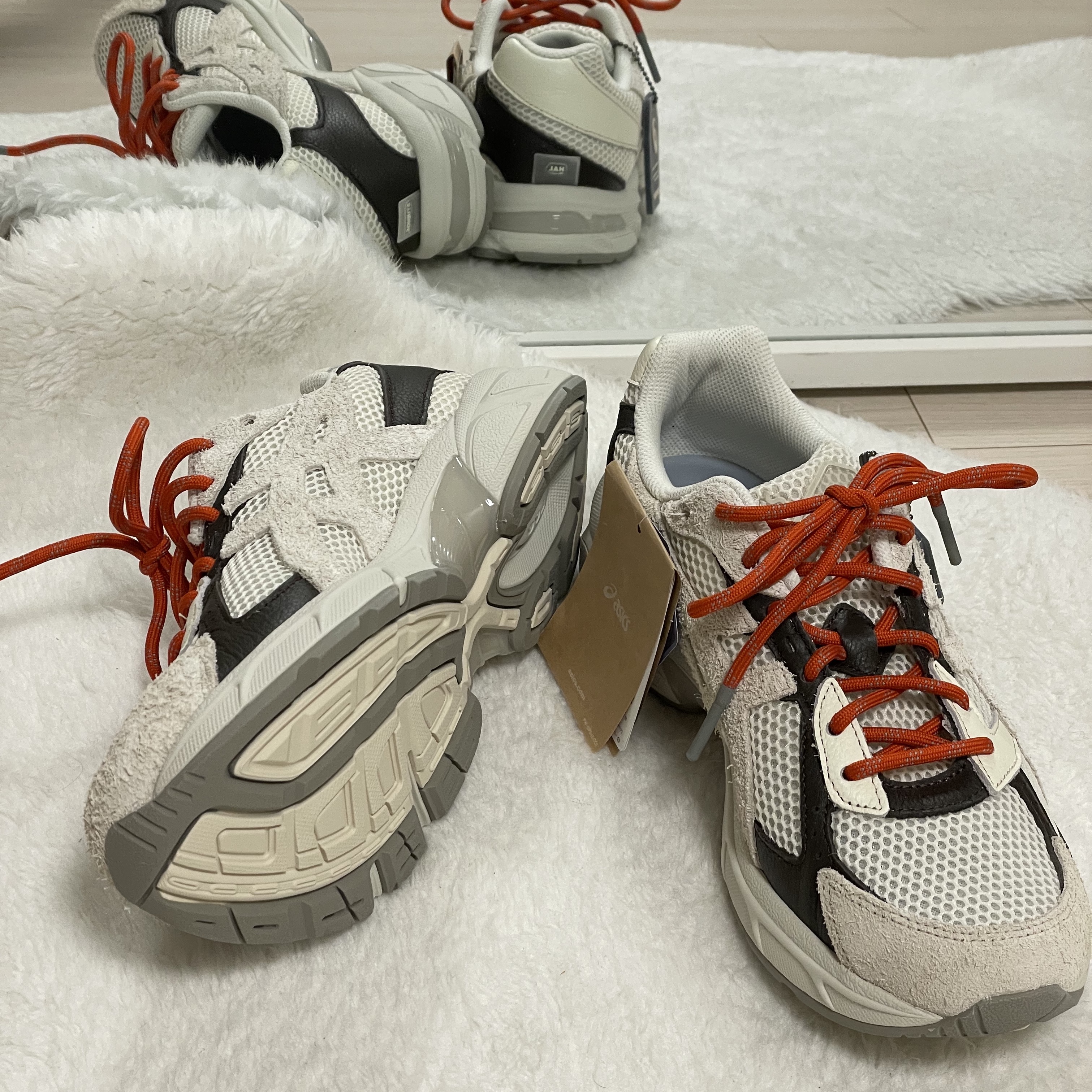 Asics x Hal Studios Gel-1130 MK-III Glacier 착용 스타일 - 2