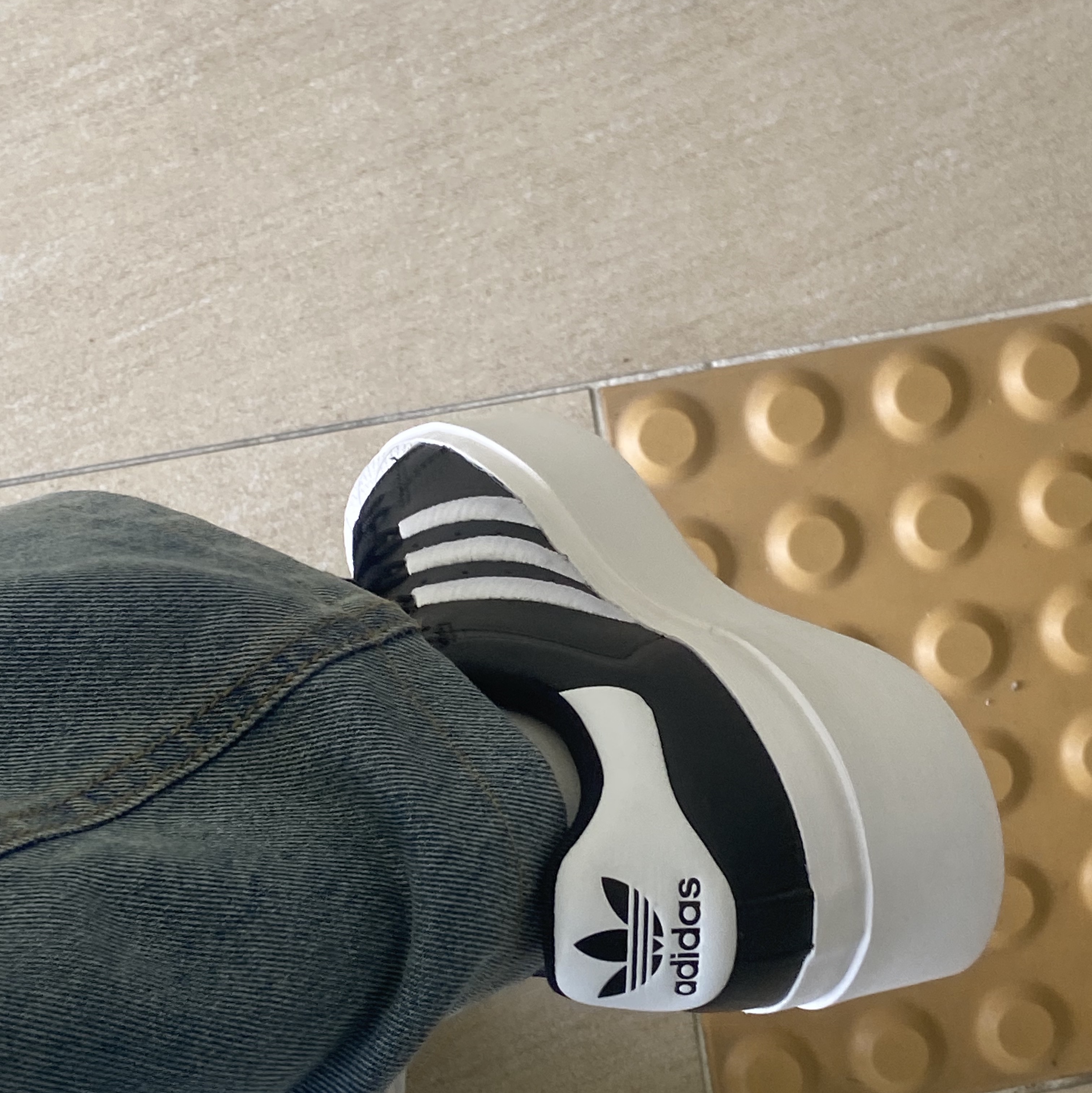 (W) Adidas Superstar Bonega Core Black 착용 스타일