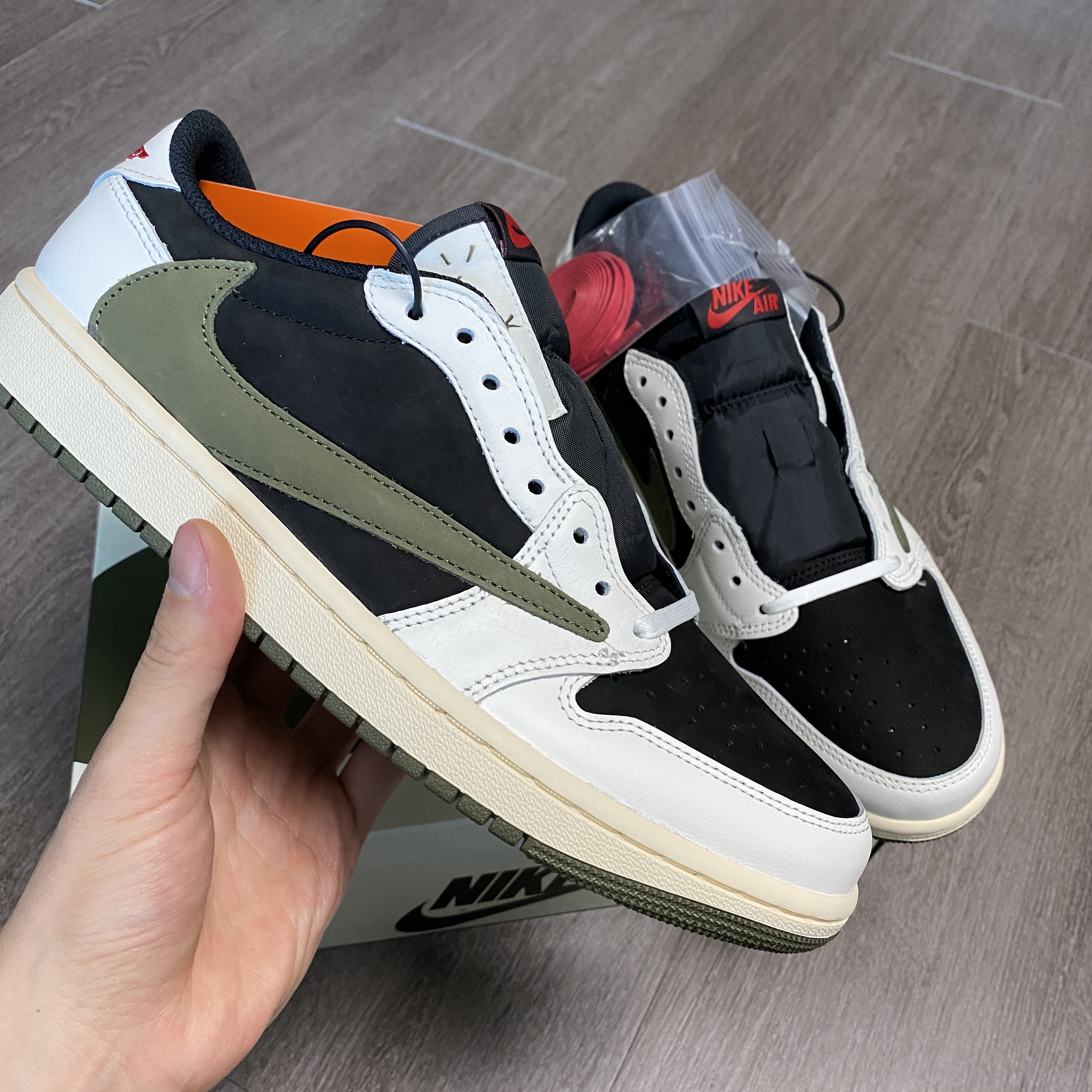 (W) Jordan 1 x Travis Scott Retro Low OG SP Medium Olive 착용 스타일