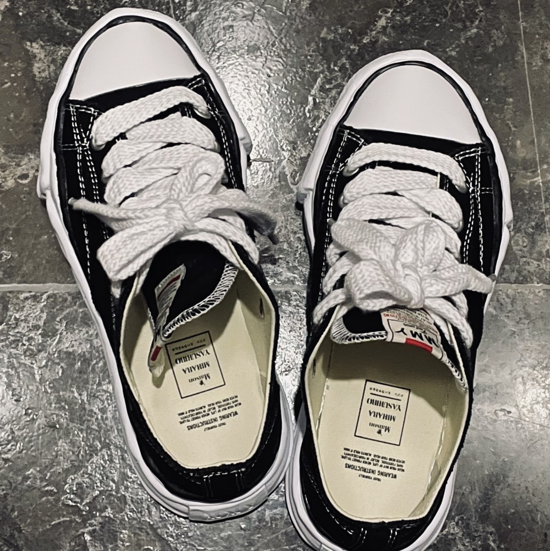 Maison Mihara Yasuhiro Peterson OG Sole Canvas Low Sneakers Black 착용 스타일