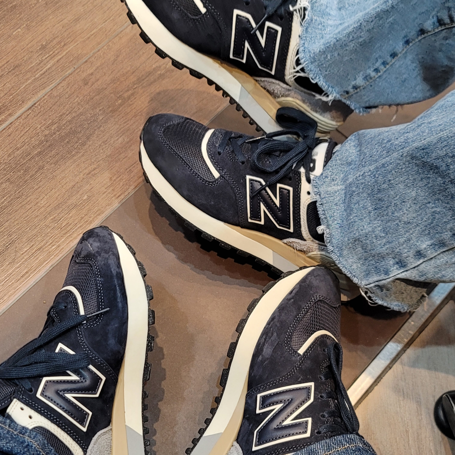 New Balance 574 Legacy Blue Navy 착용 스타일