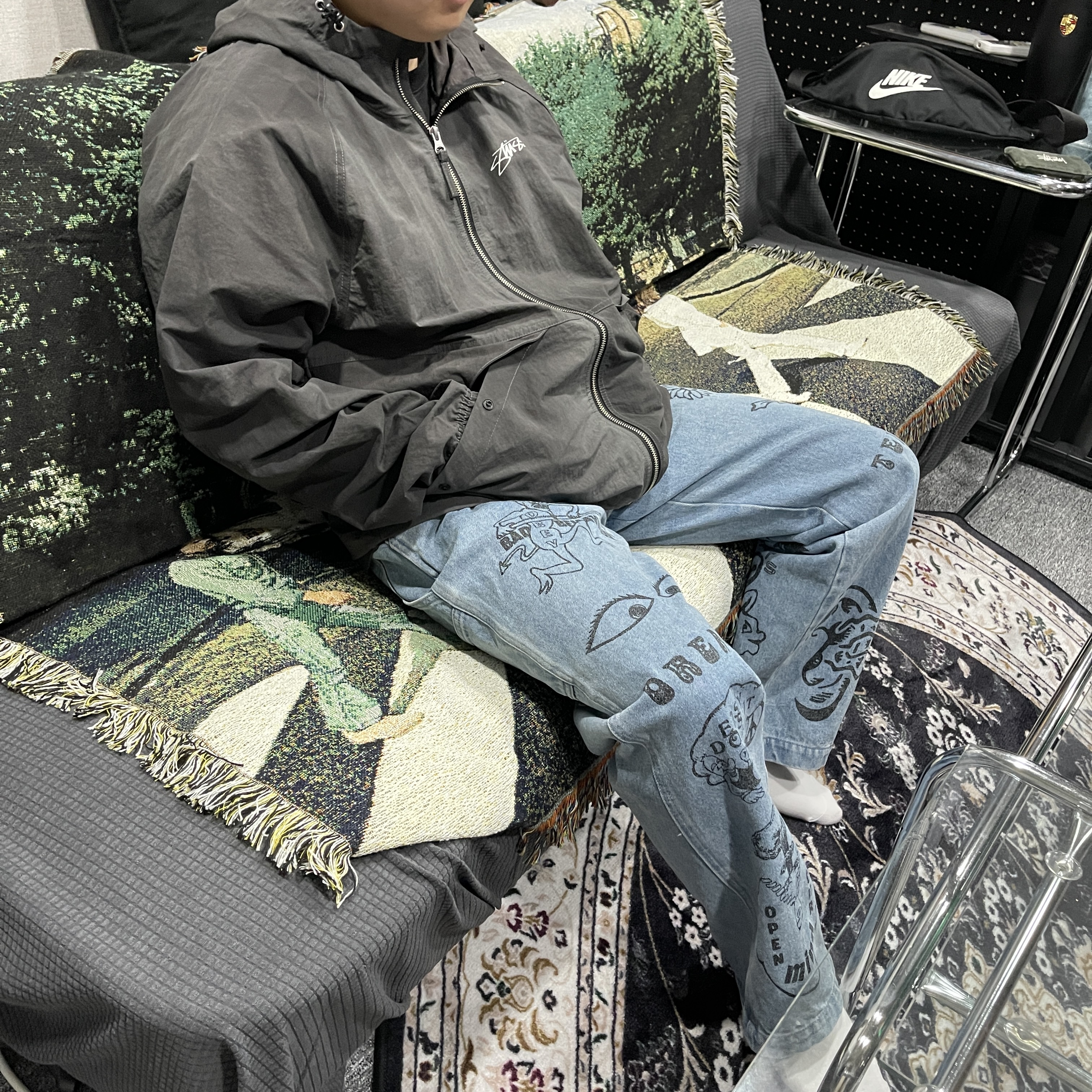 Stussy Wave Dye Beach Shell Jacket Black 착용 스타일 - 1