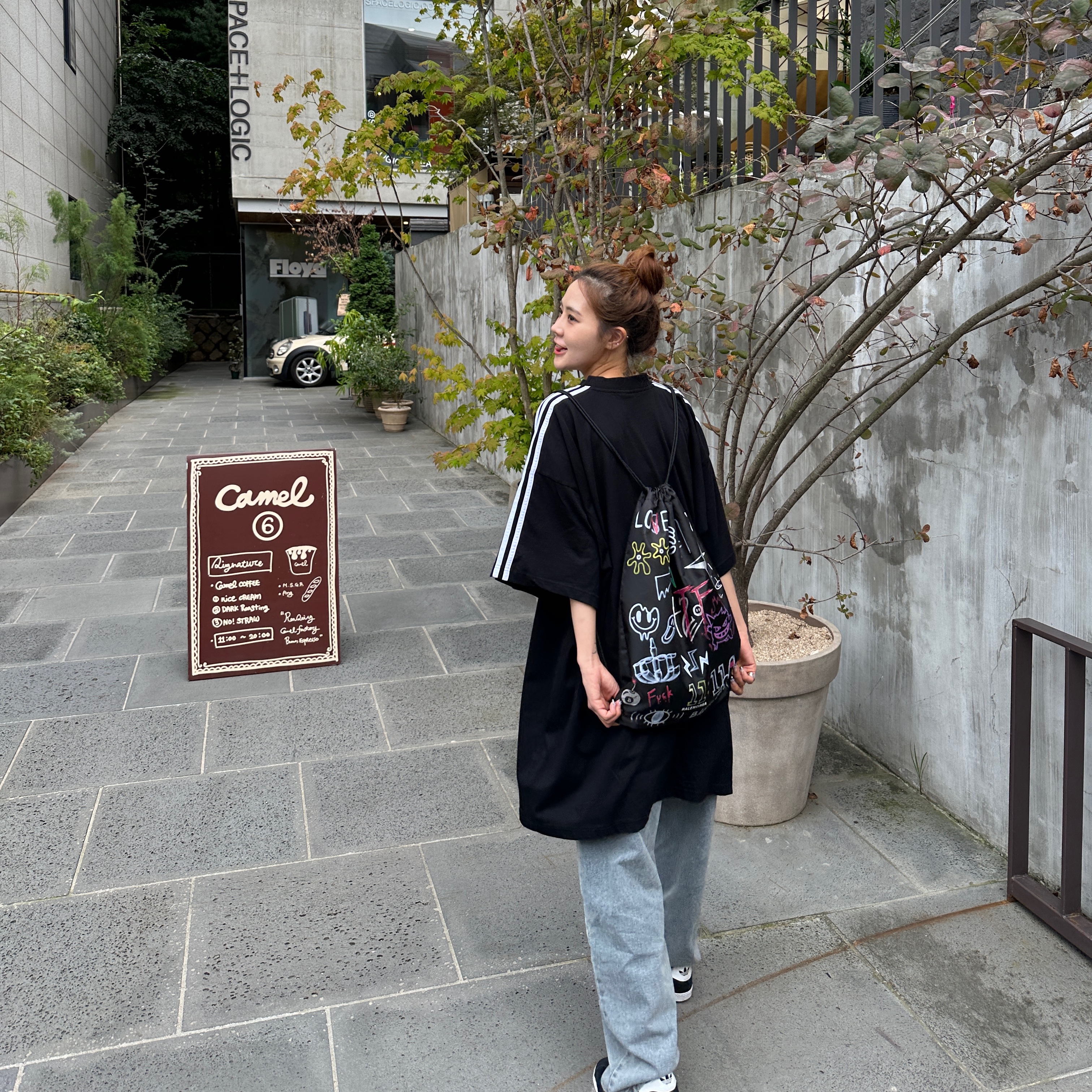 Balenciaga x Adidas Oversized T-Shirt Black White, (J) Adidas Gazelle Core Black Cloud White 착용 스타일 - 5