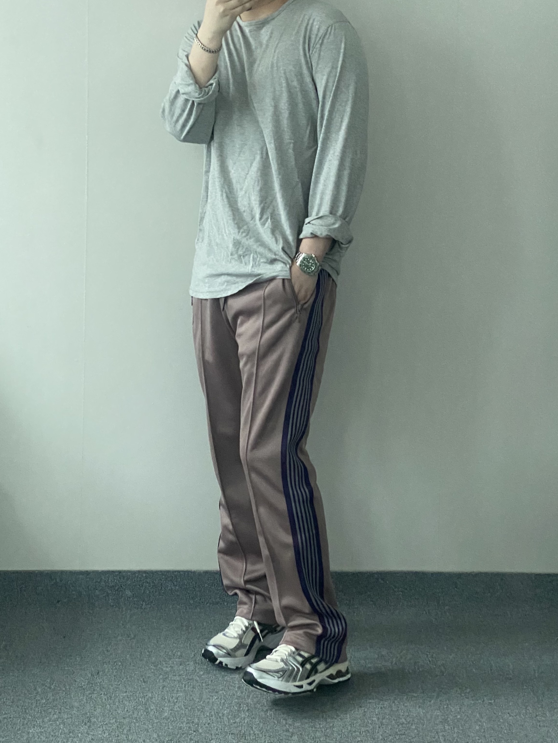 Asics Gel-Kayano 14 Cream Black, Needles Narrow Track Pants Poly Smooth Taupe 착용 스타일