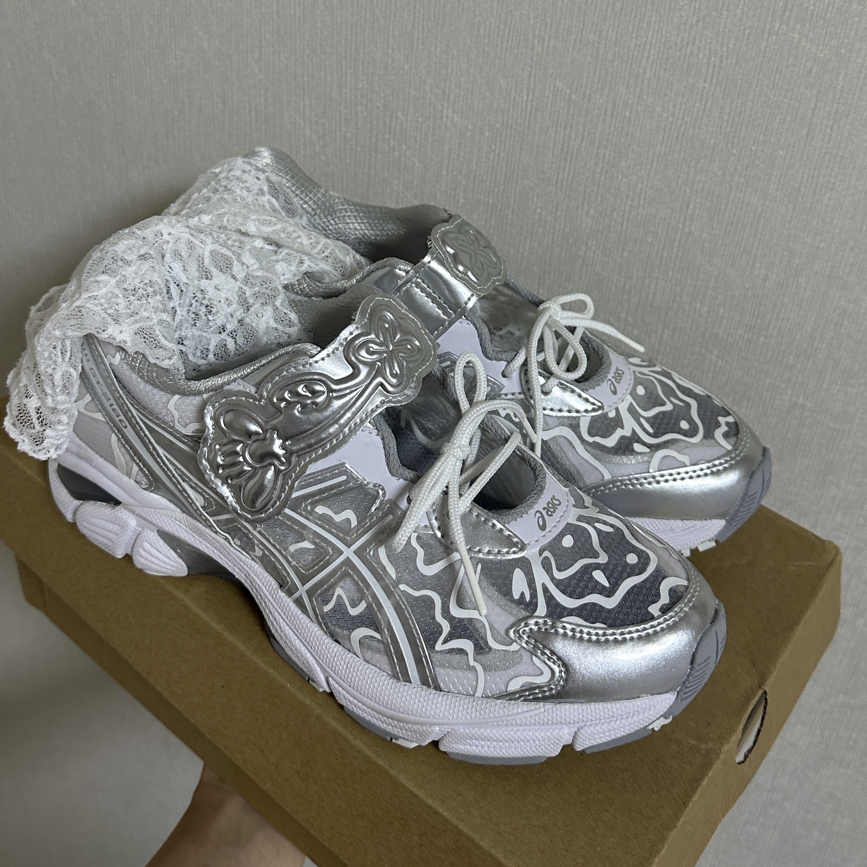 Asics x Cecilie Bahnsen GT-2160 White 착용 스타일 - 2
