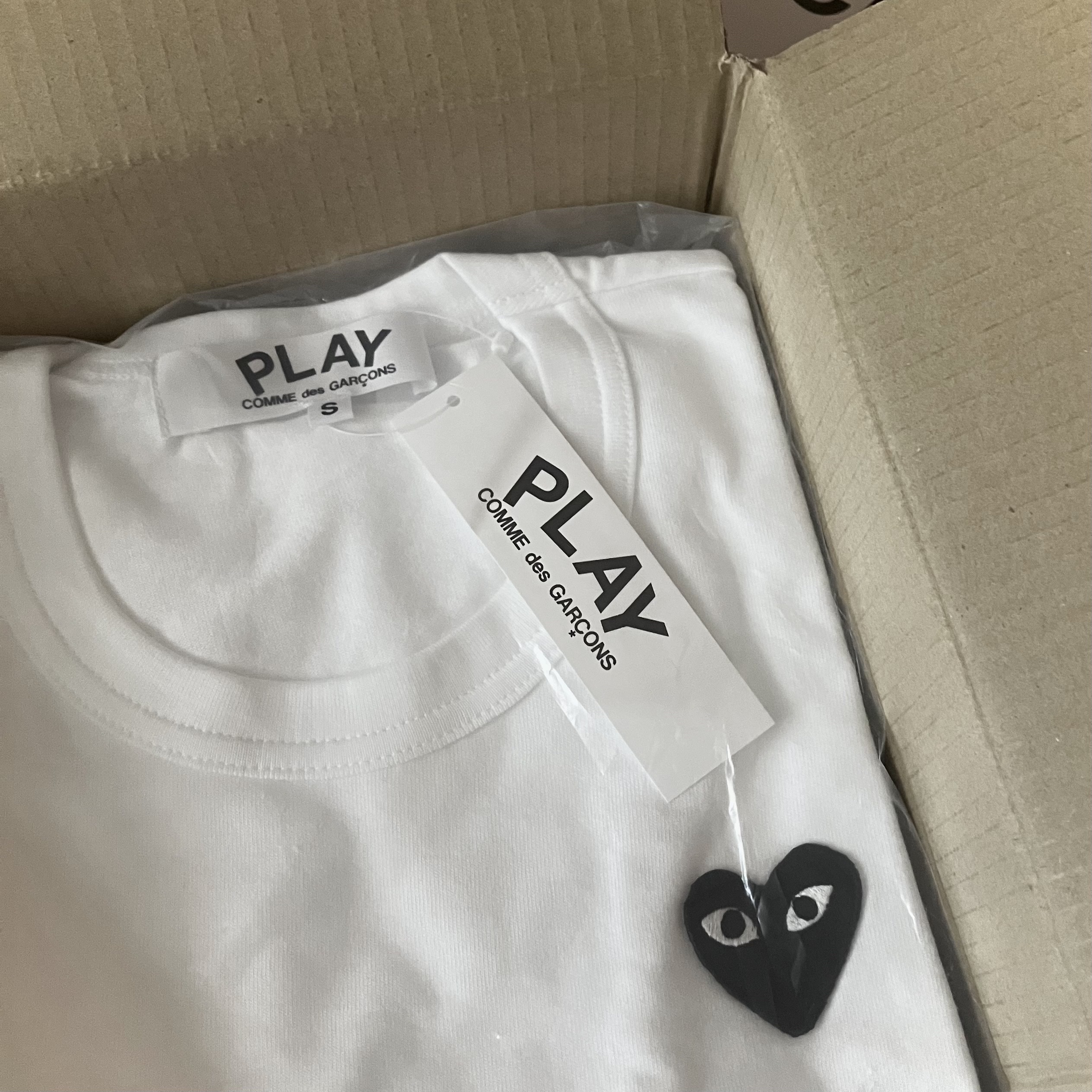 (W) Play Comme des Garcons Black Heart T-Shirt White 착용 스타일