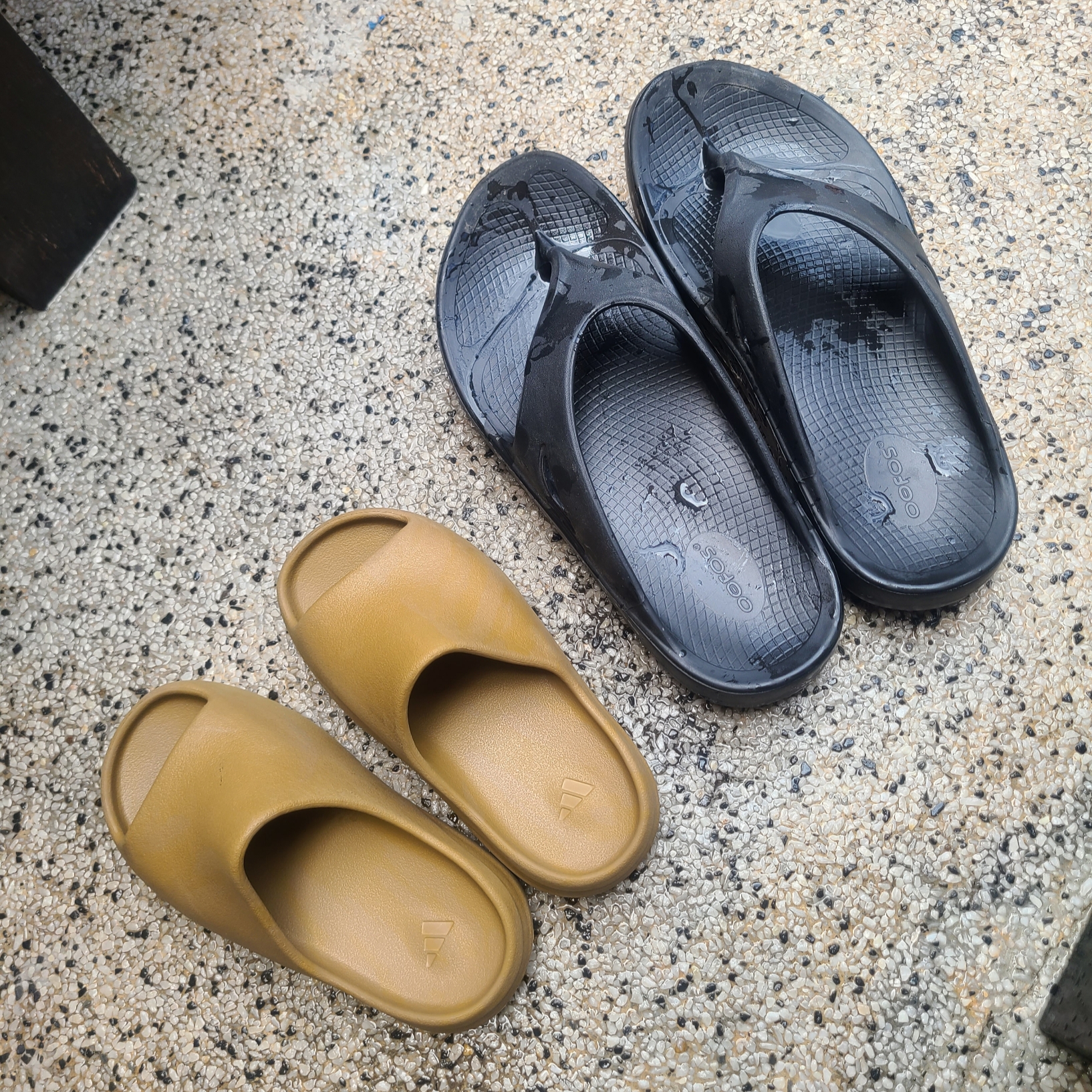 Oofos OOriginal Black, (Kids) Adidas Yeezy Slide Ochre 착용 스타일