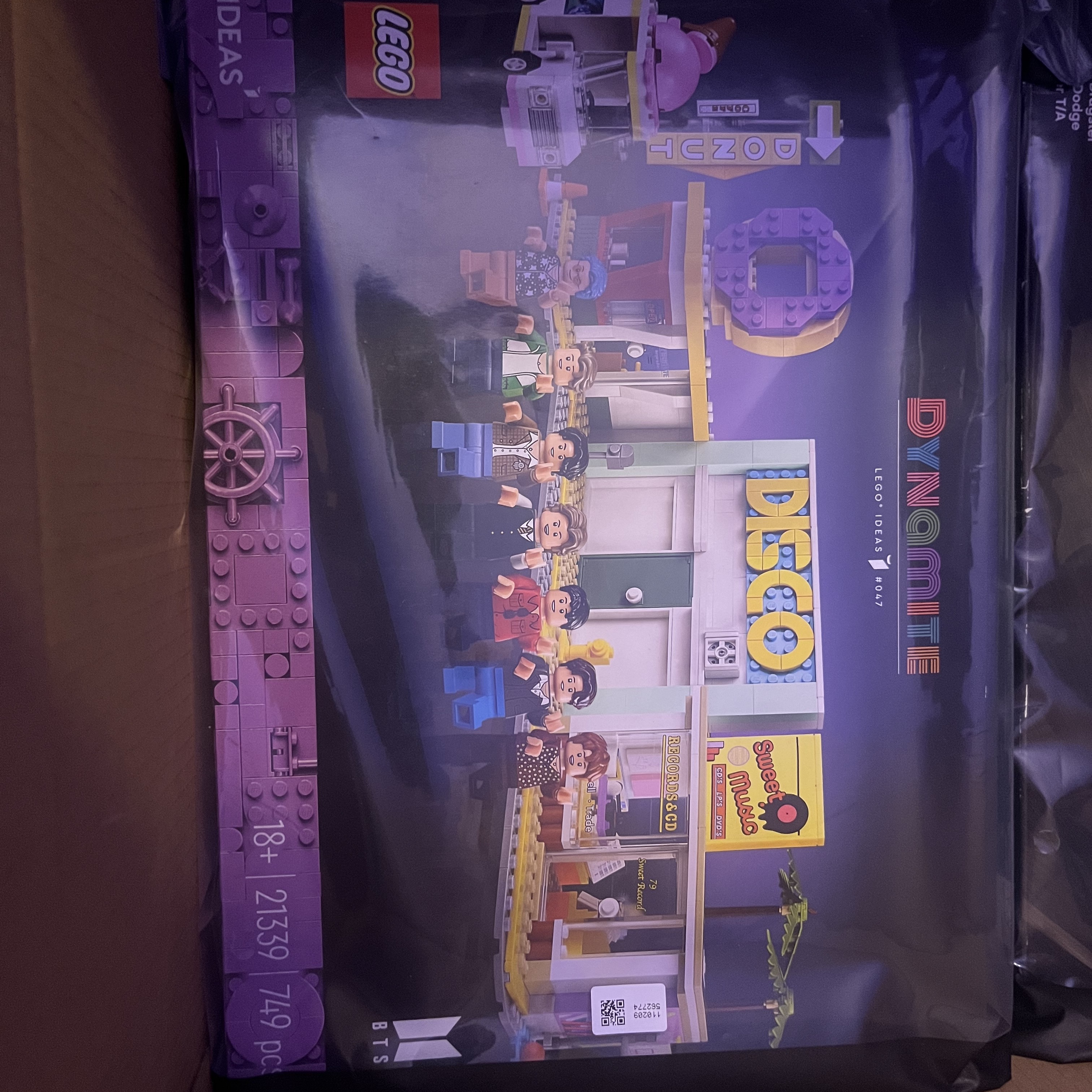 Lego BTS Dynamite 착용 스타일