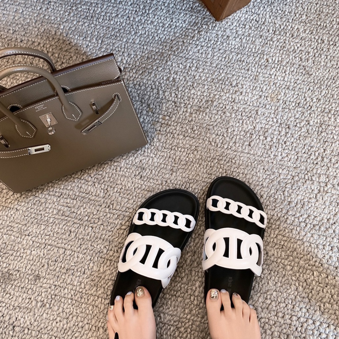 (W) Hermes Extra Sandal Nappa & Blanc 착용 스타일