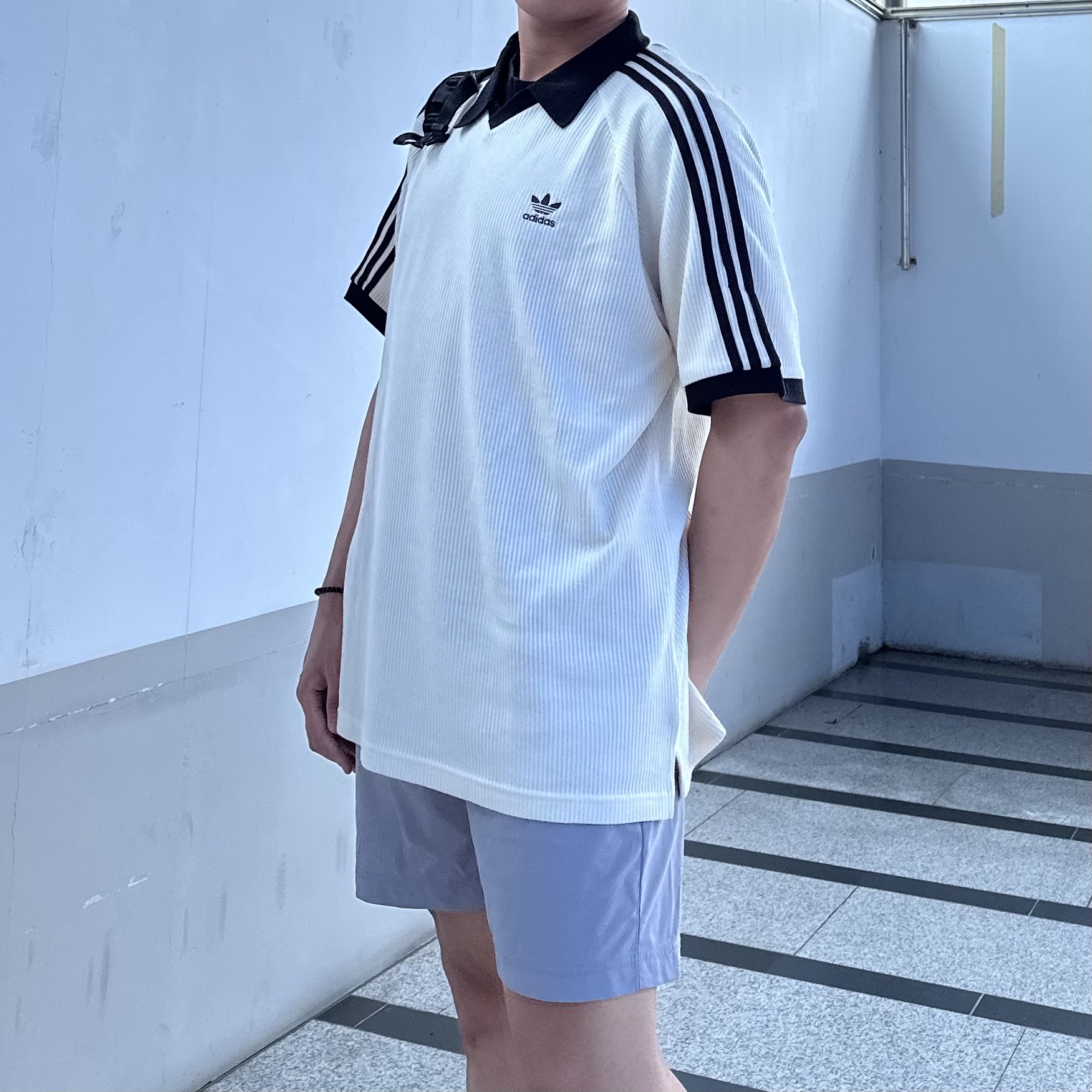 Adidas Adicolor Classics Waffle Polo Shirt Wonder White - US Sizing 착용 스타일 - 1