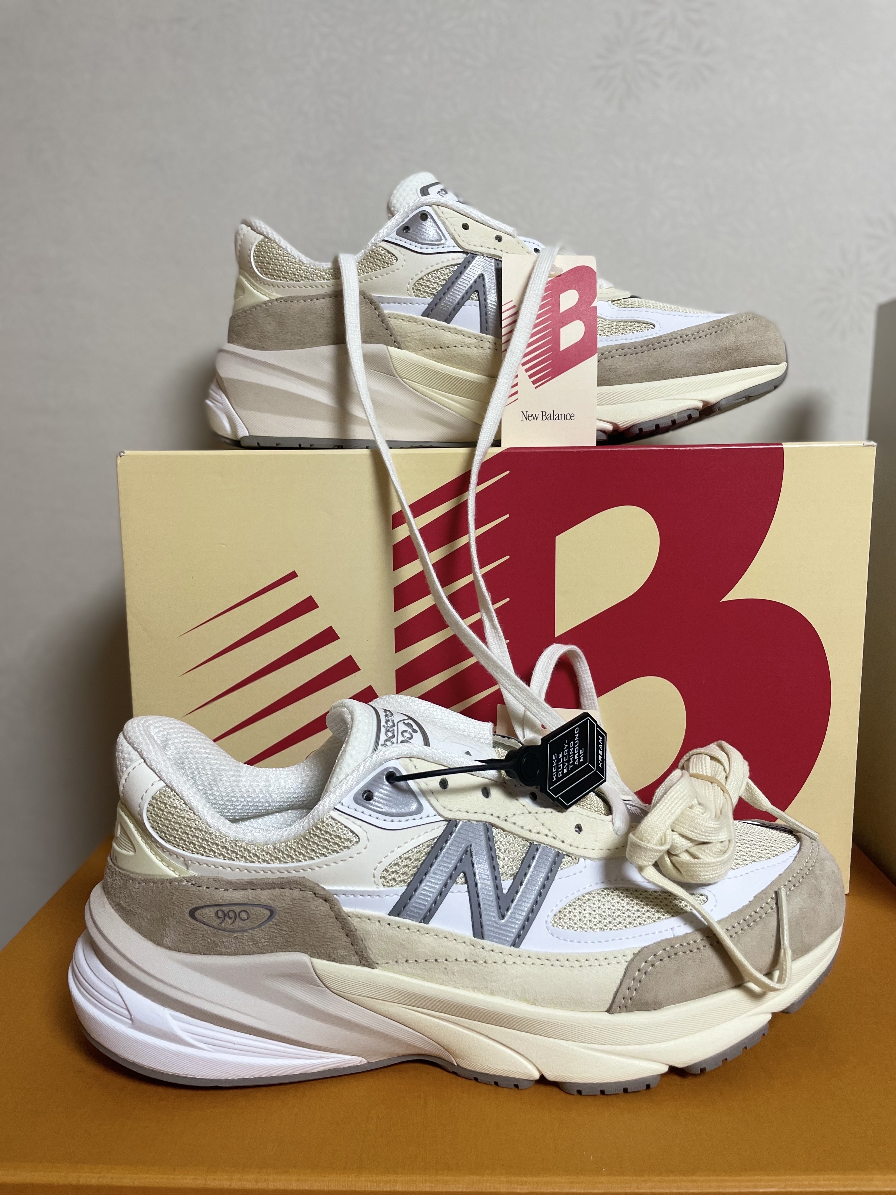 New Balance 990v6 Made in USA Cream Mindful Grey 착용 스타일