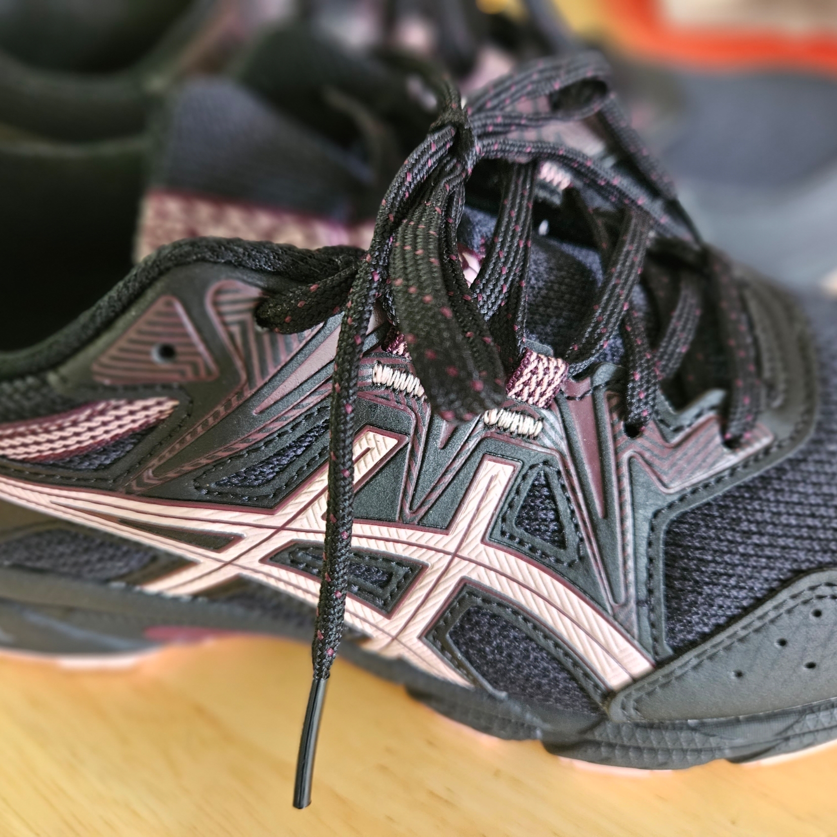 (W) Asics Gel-Venture 8 Black Frosted Rose 착용 스타일 - 1