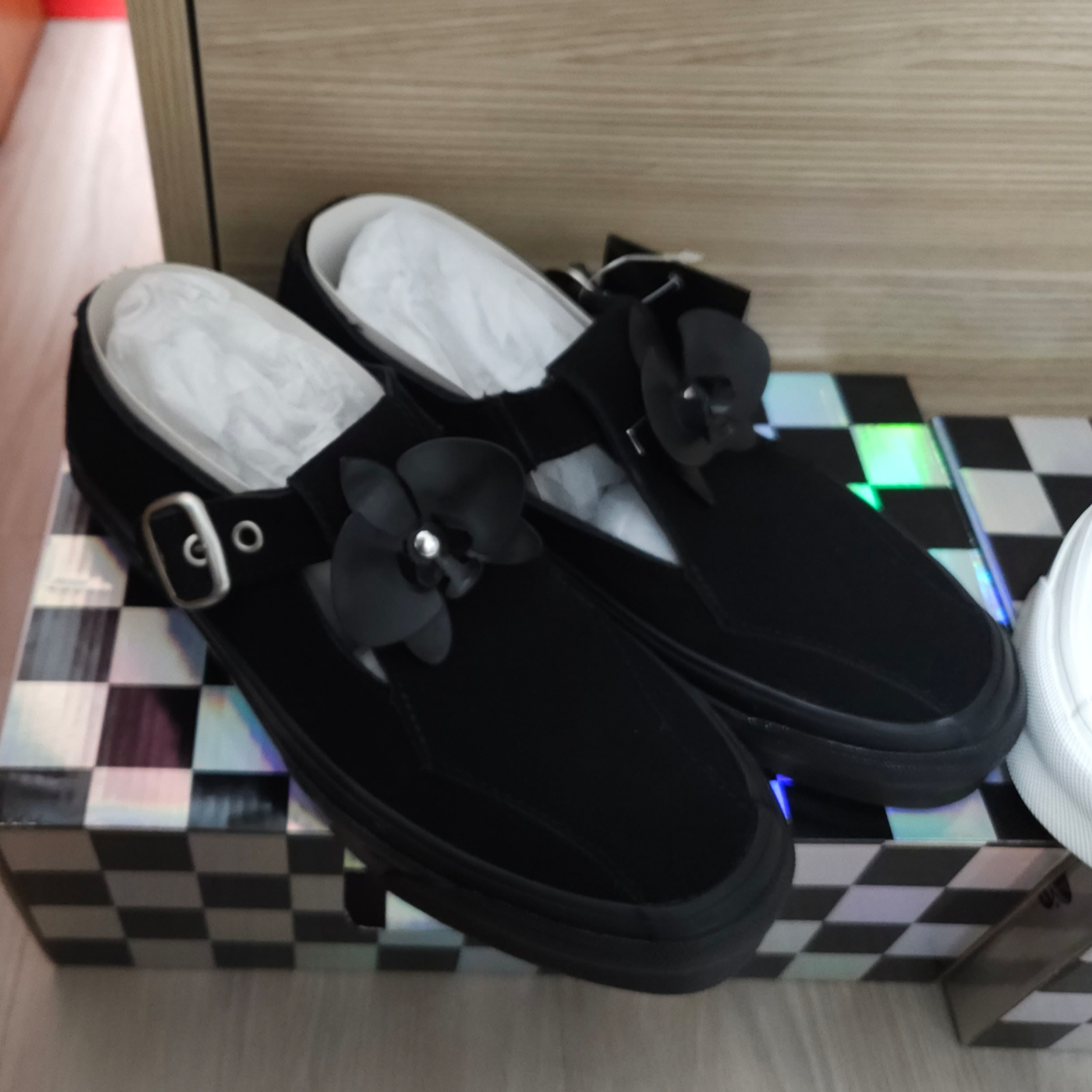 Vans Vault x Goodfight OG Style 93 LX Black 착용 스타일 - 1