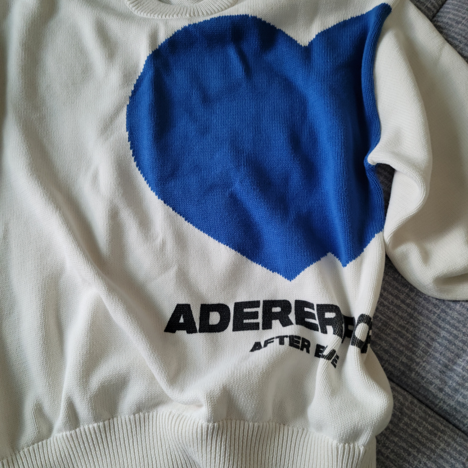 Ader Error Twin Heart Logo Knit Ivory 착용 스타일