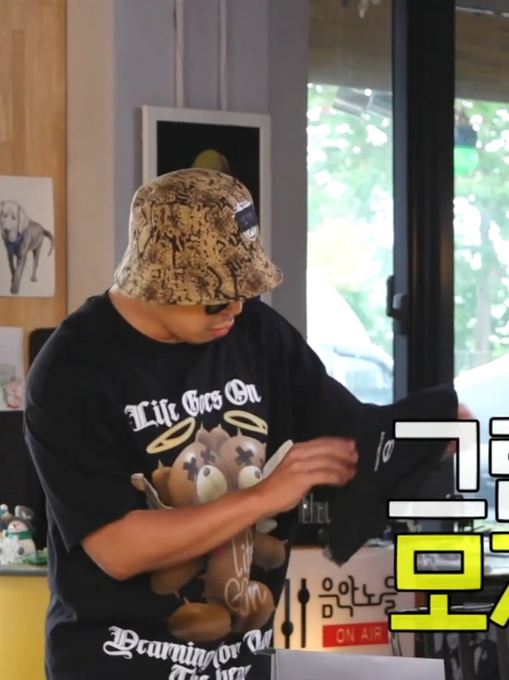 Stussy Stock Lock Deep Bucket Hat Brown 착용 스타일