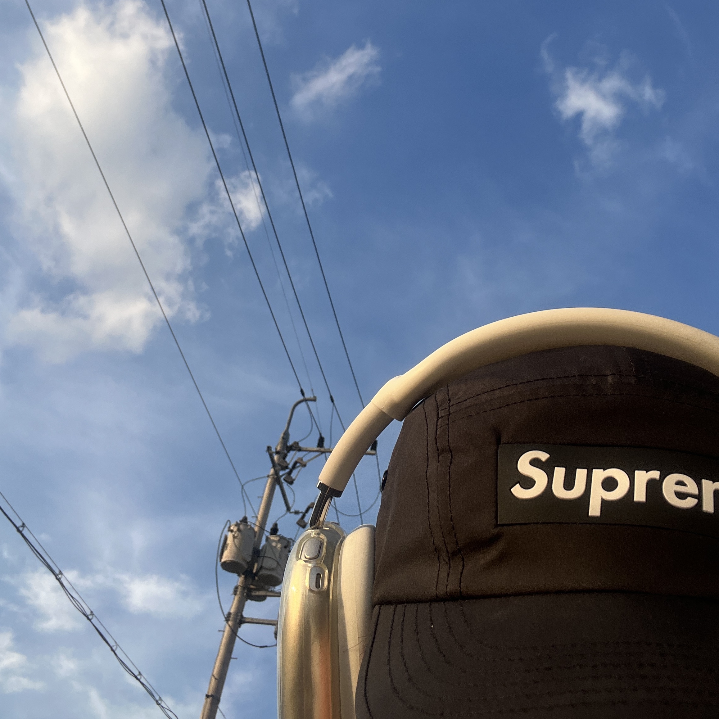 Apple AirPods Max Lightning Silver (Korean Ver.), Supreme Inset Logo Camp Cap Black - 20FW 착용 스타일