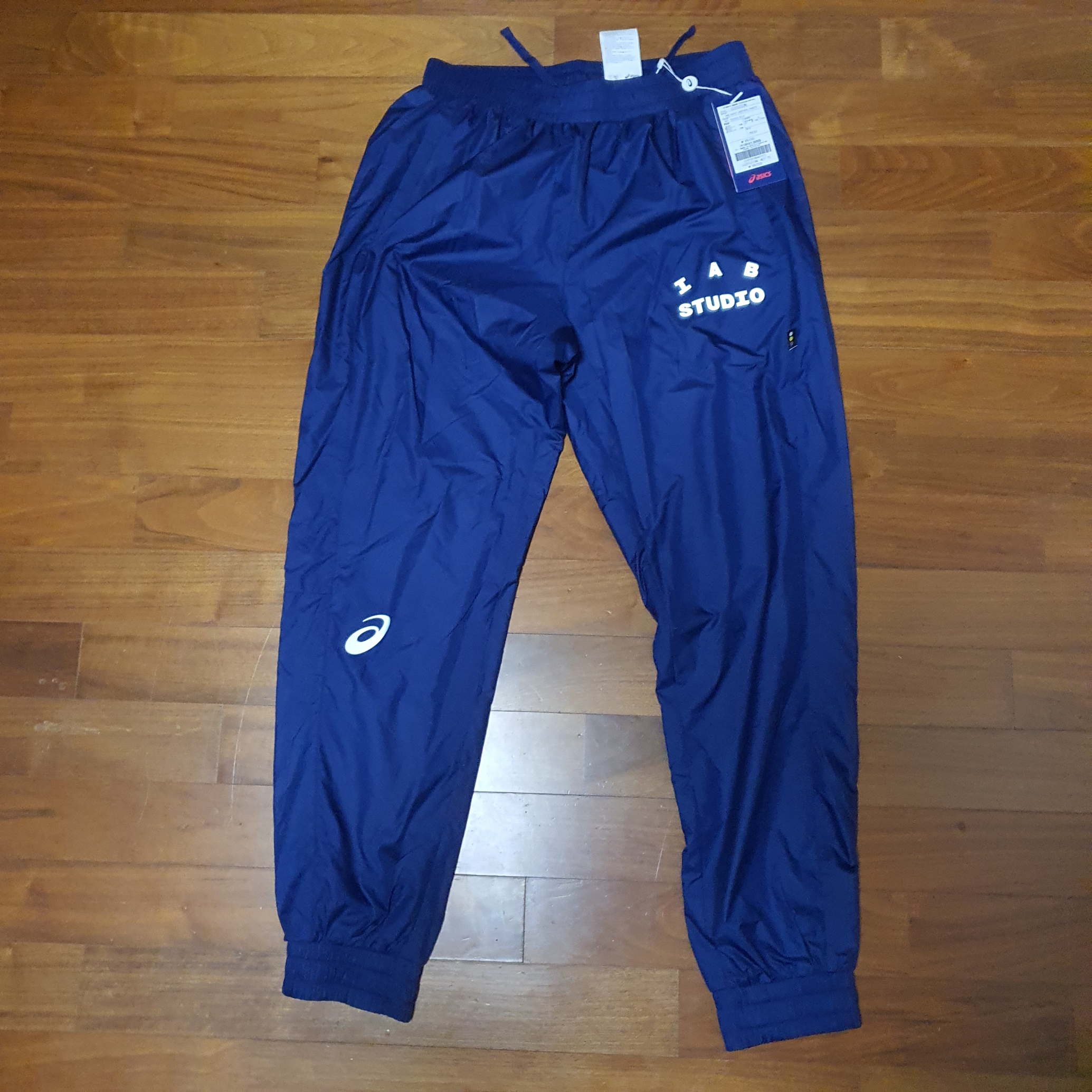 IAB Studio x Asics Navy Woven Pants 착용 스타일
