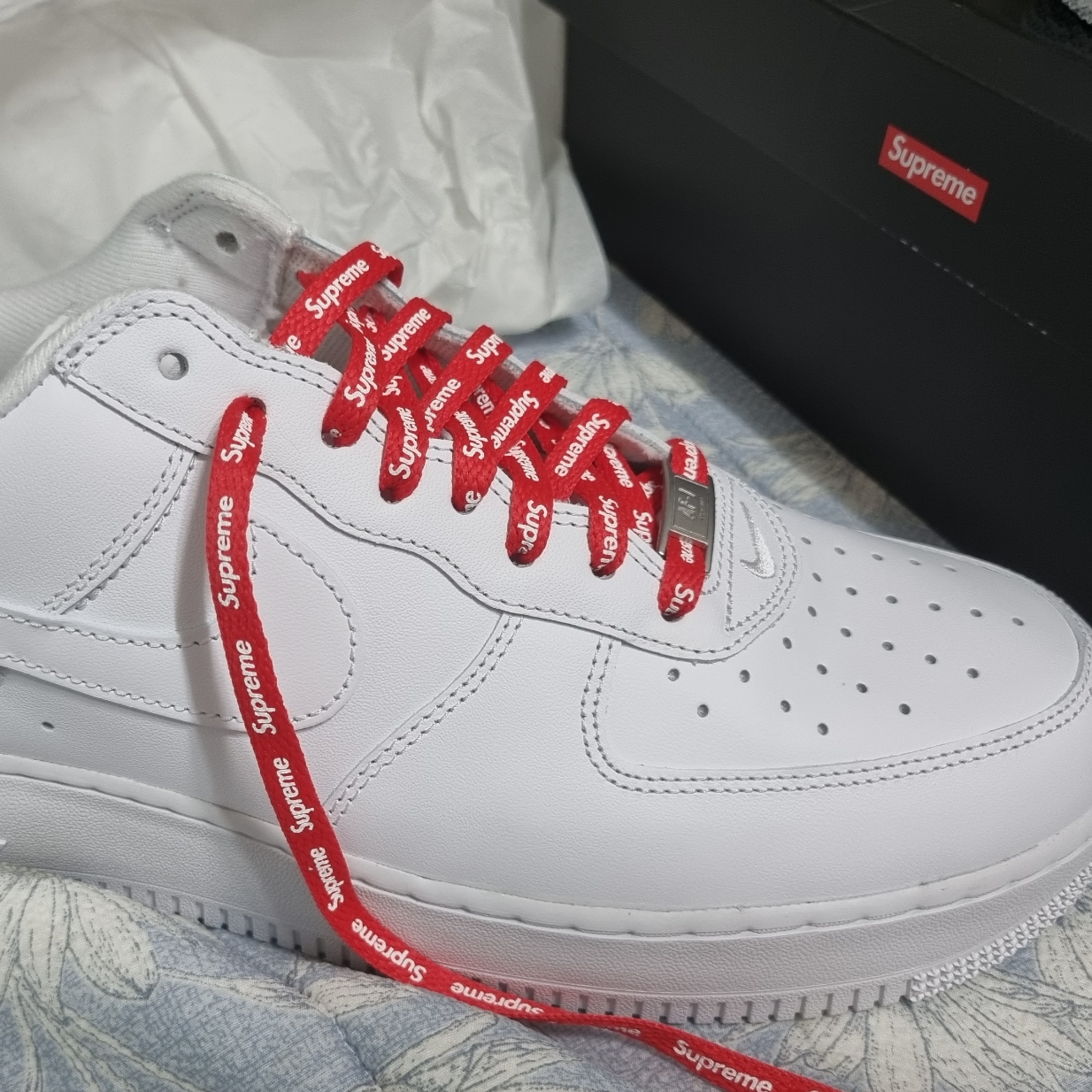 Nike x Supreme Air Force 1 Low White 착용 스타일 - 1