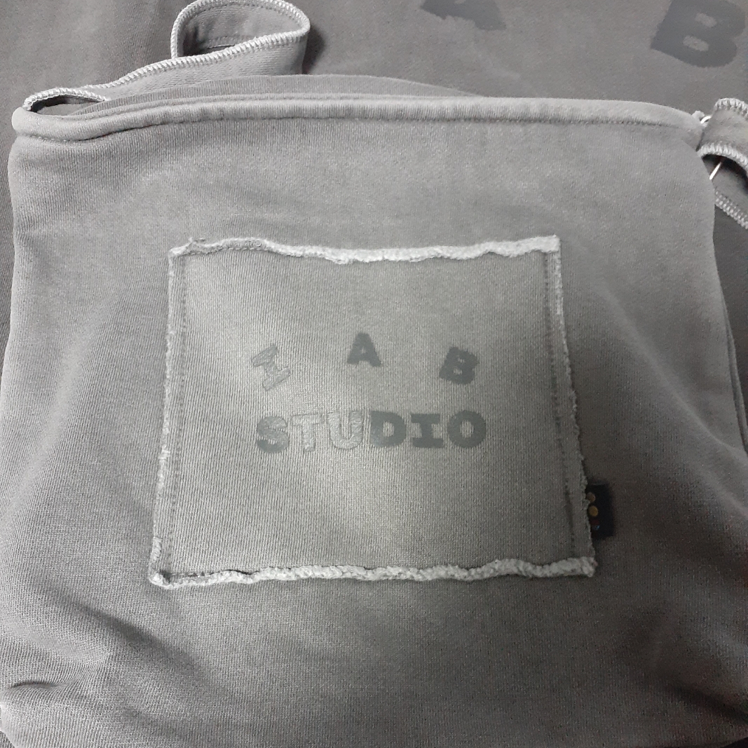IAB Studio Pigment Sweatshirt & Mini Bag Black, IAB Studio Pigment Bag Black 착용 스타일