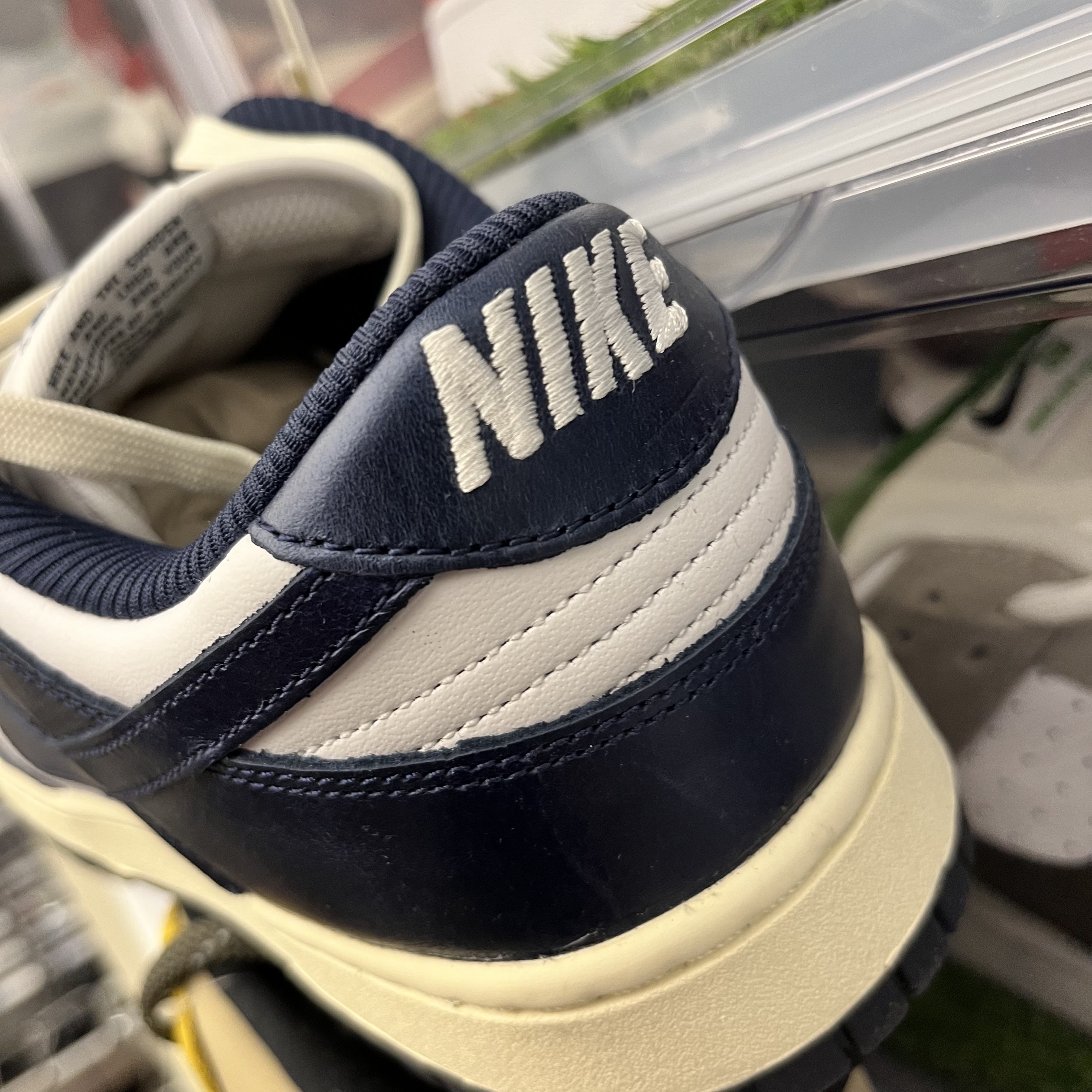 (W) Nike Dunk Low PRM Midnight Navy and White 착용 스타일 - 3