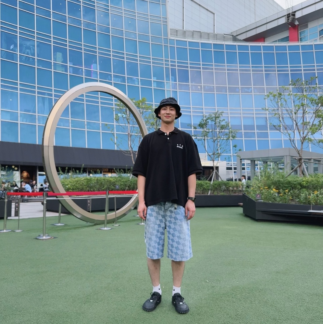 Nike x Jacquemus J Force 1 Low LX SP Black, IAB Studio Cropped Pique Shirt Black - The Hyundai Seoul Exclusive 착용 스타일 - 4