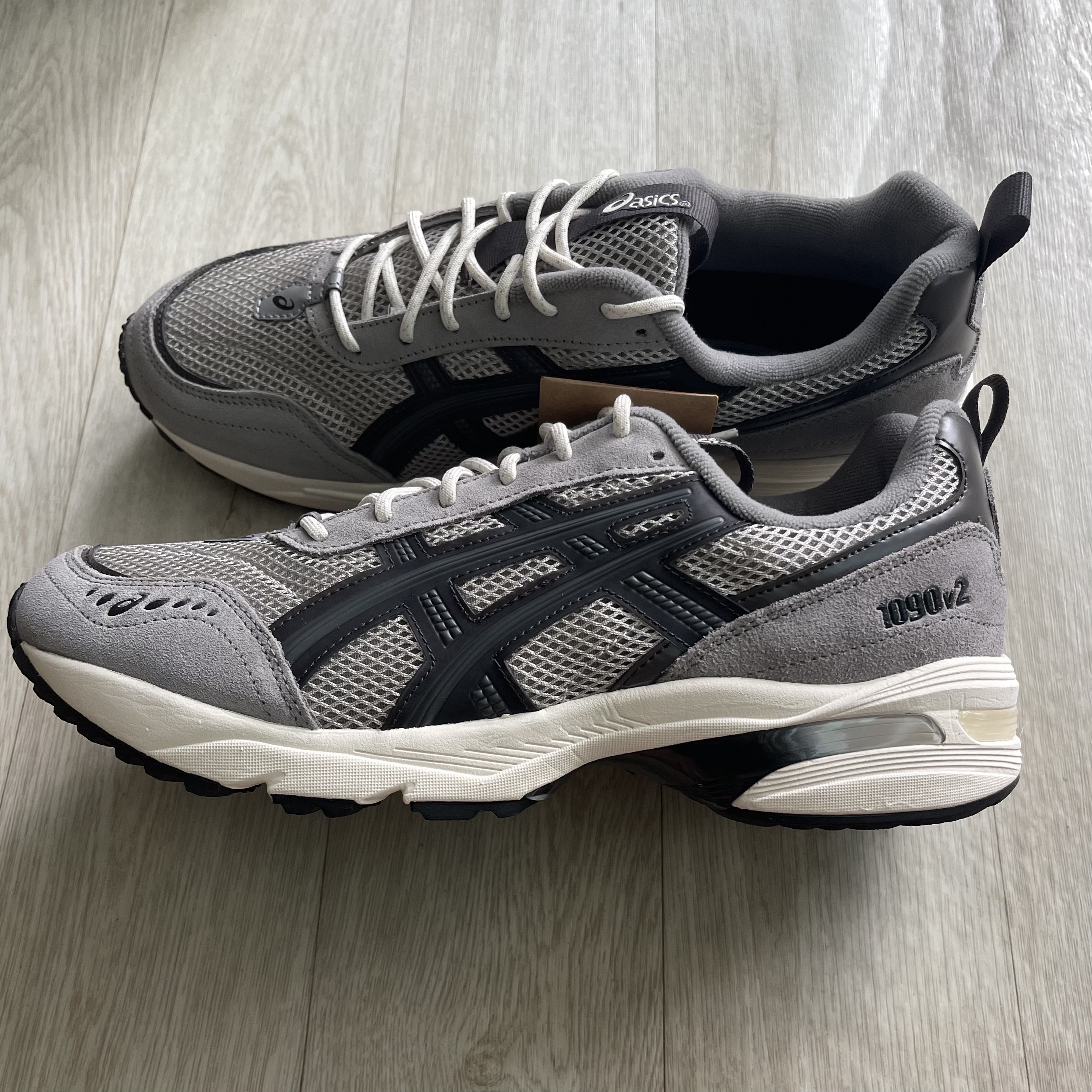 Asics Gel-1090 V2 Oyster Grey 착용 스타일