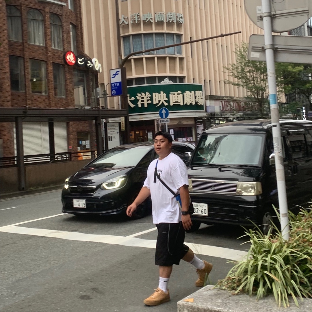 Nike x Stussy NRG FL SS 8 Ball T-Shirt White (DO9322-100), Supreme Shoulder Bag Blue - 23FW 착용 스타일
