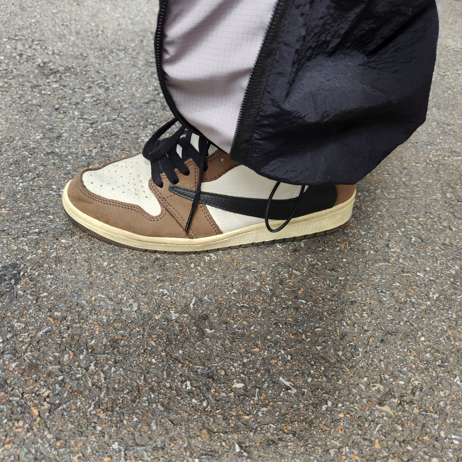 Jordan 1 x Travis Scott Retro High OG SP Mocha 착용 스타일