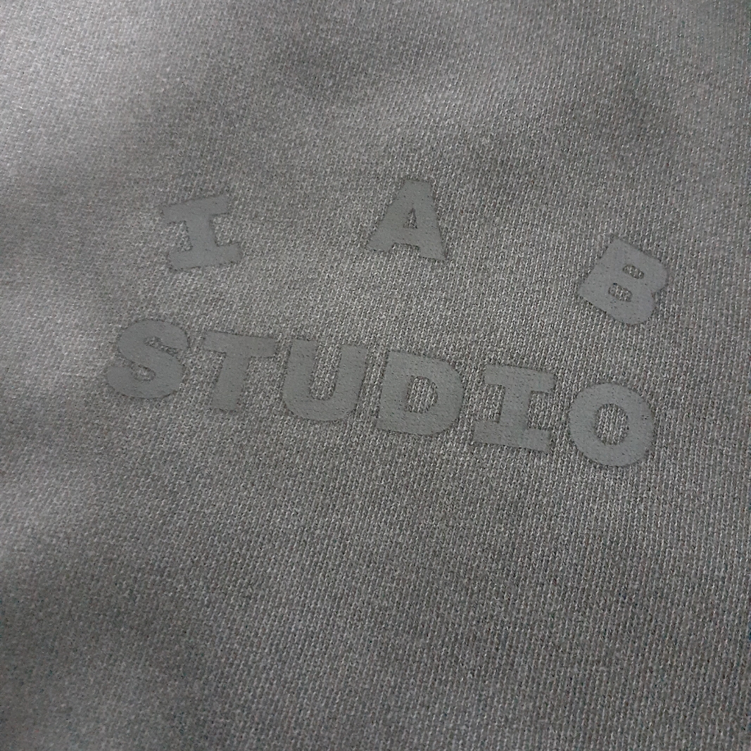 IAB Studio Pigment Sweatshirt & Mini Bag Black, IAB Studio Pigment Sweatshirt Black 착용 스타일 - 1