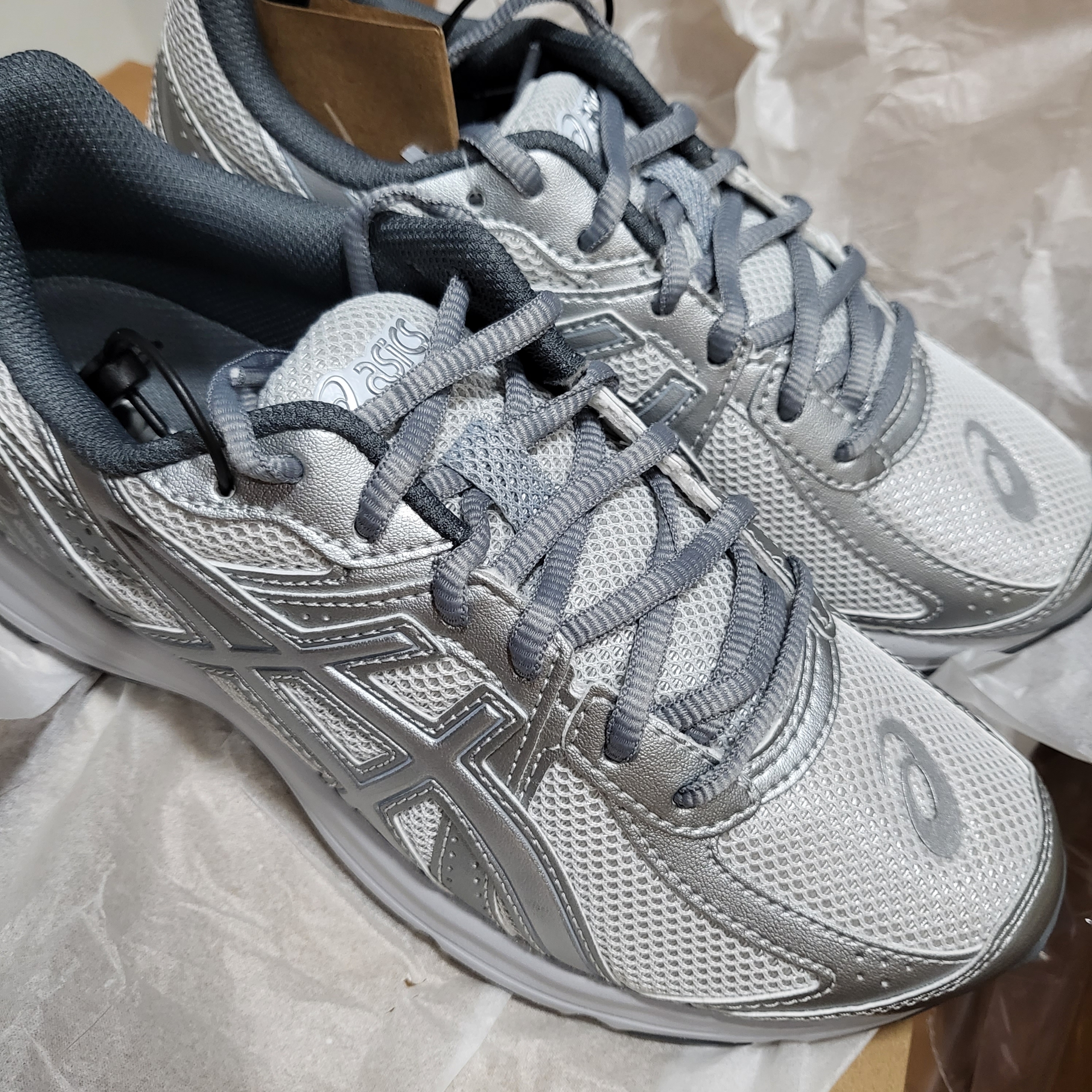 Asics Jog 100 S SMU Glacier Grey Pure Silver - 2E Wide 착용 스타일
