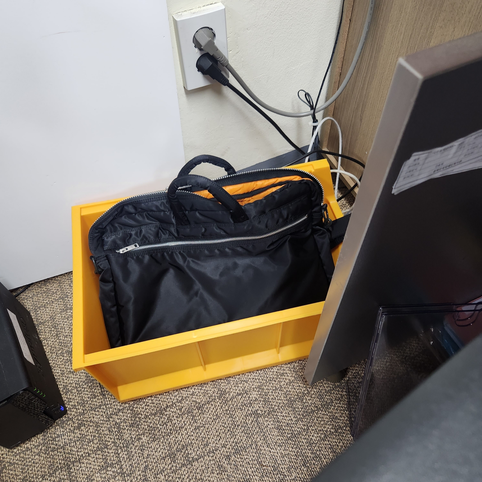 Porter Tanker 2Way Briefcase Black 착용 스타일
