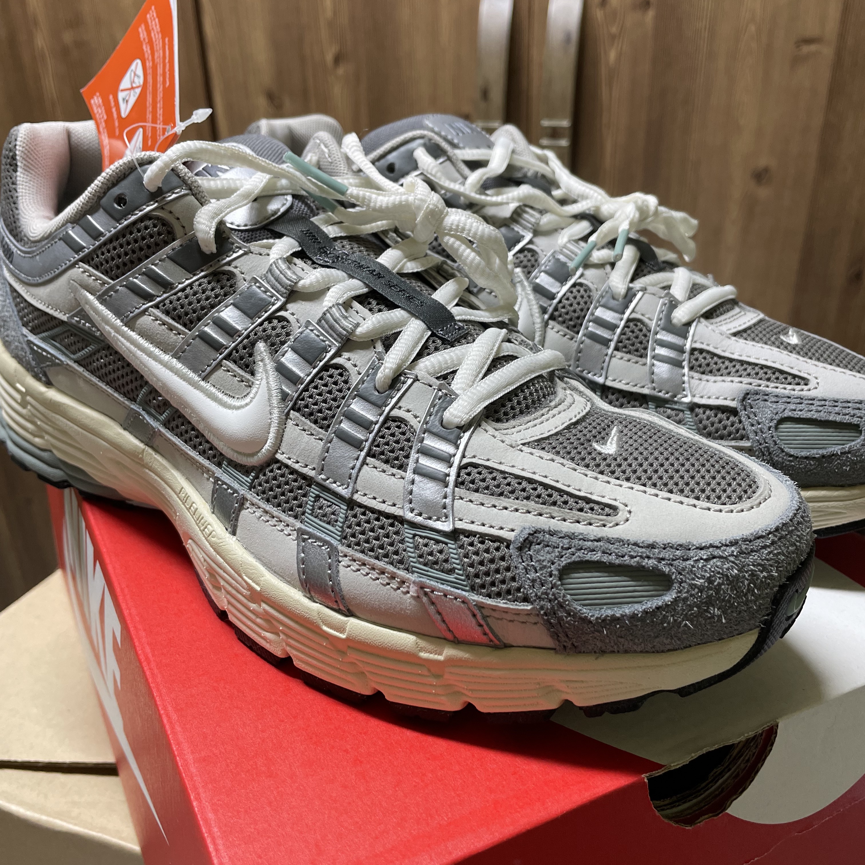 Nike P-6000 Flat Pewter Light Iron Ore 착용 스타일